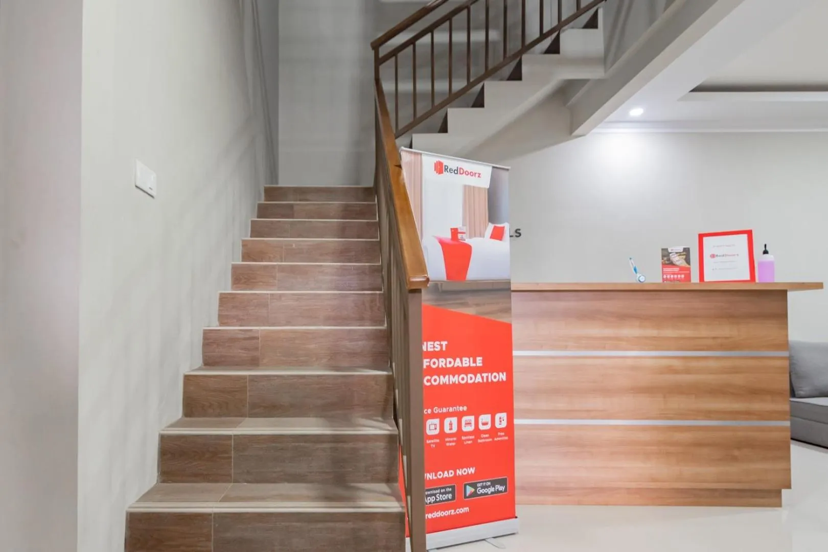 Lobby or reception in RedDoorz Syariah @ Boemi Guesthouse Tasikmalaya