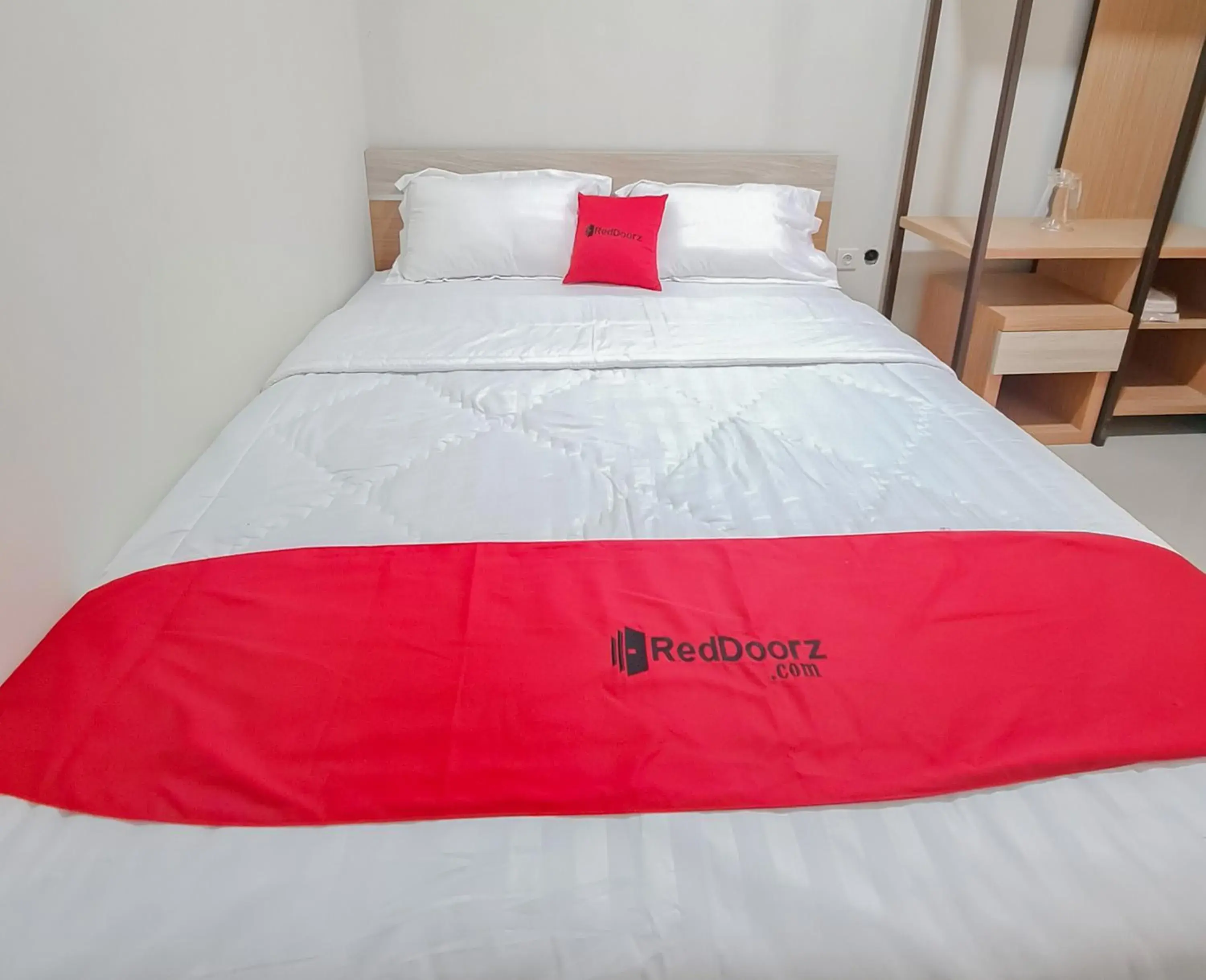 Bedroom, Bed in RedDoorz Syariah @ Boemi Guesthouse Tasikmalaya Bedroom, Bed in RedDoorz Syariah @ Boemi Guesthouse Tasikmalaya