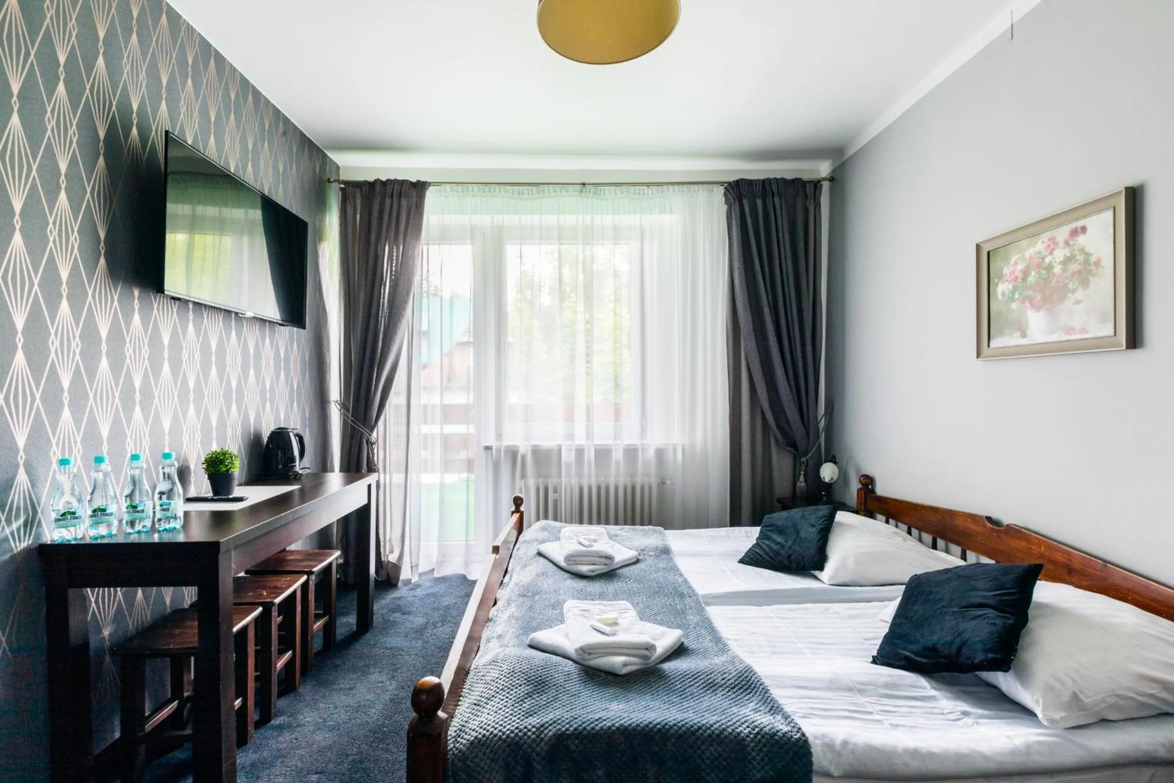 Kitchen or kitchenette, Bed in Willa Biały Domek - 600m Krupówki