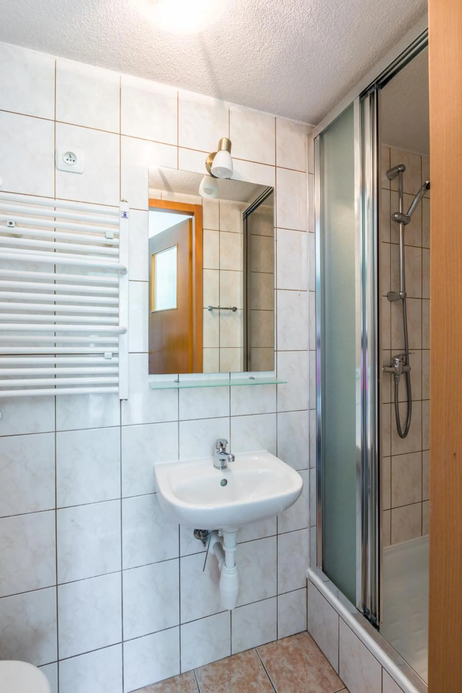 Shower in Willa Biały Domek - 600m Krupówki