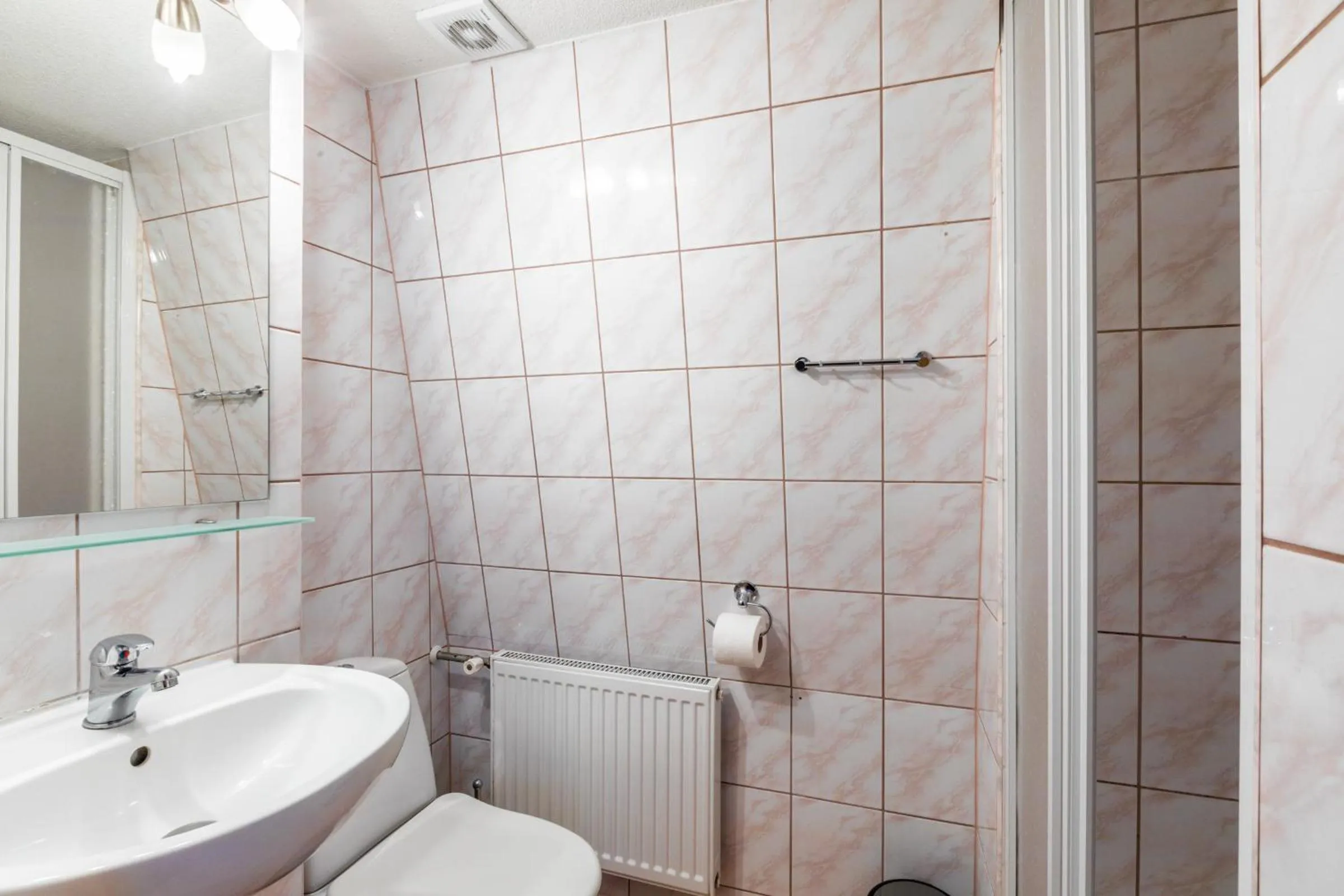 Shower in Willa Biały Domek - 600m Krupówki