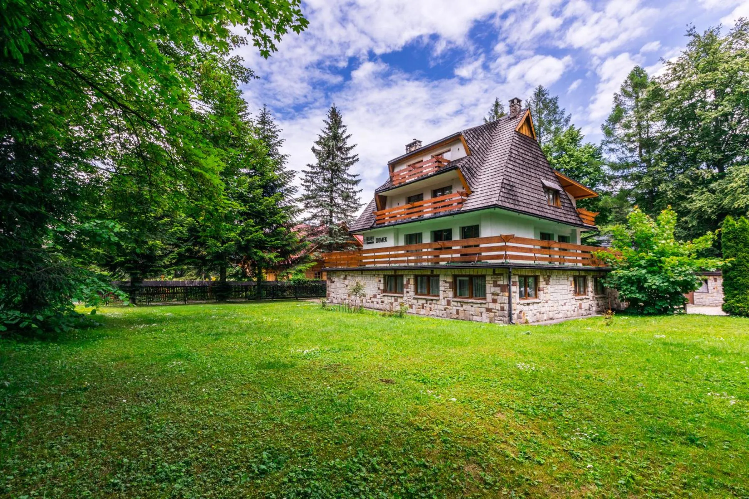 Property building in Willa Biały Domek - 600m Krupówki