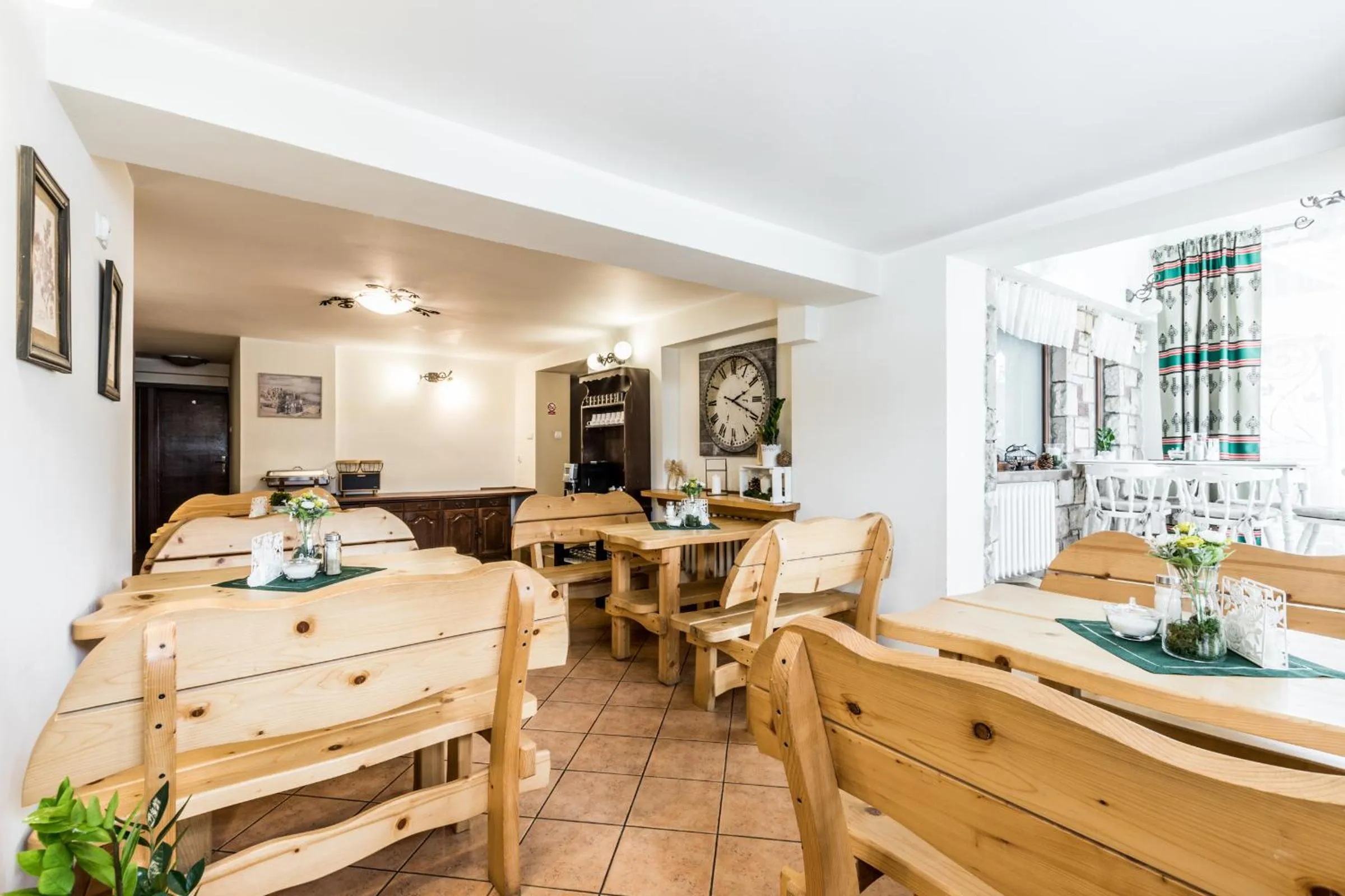 Kitchen or kitchenette in Willa Biały Domek - 600m Krupówki