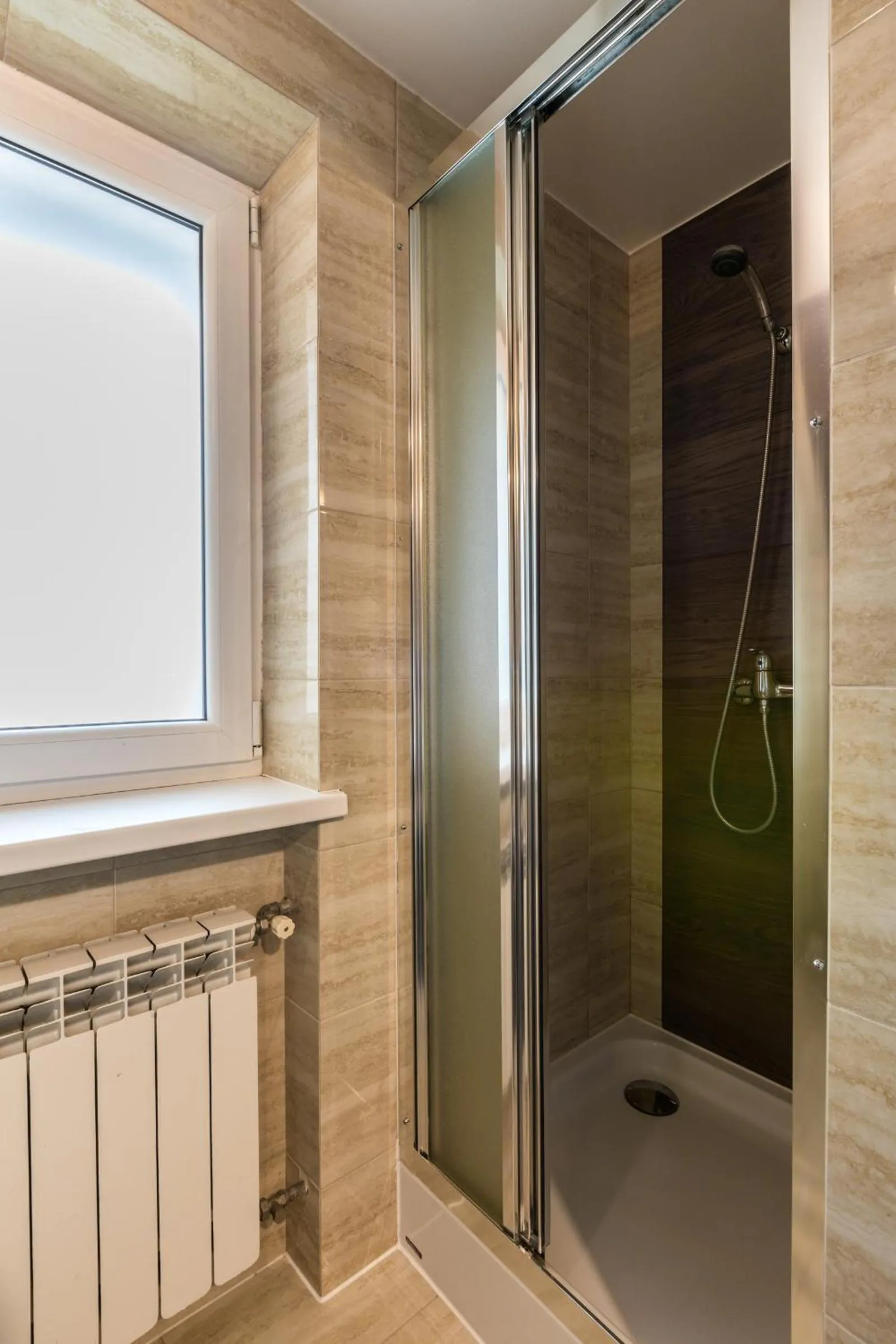 Shower in Willa Biały Domek - 600m Krupówki