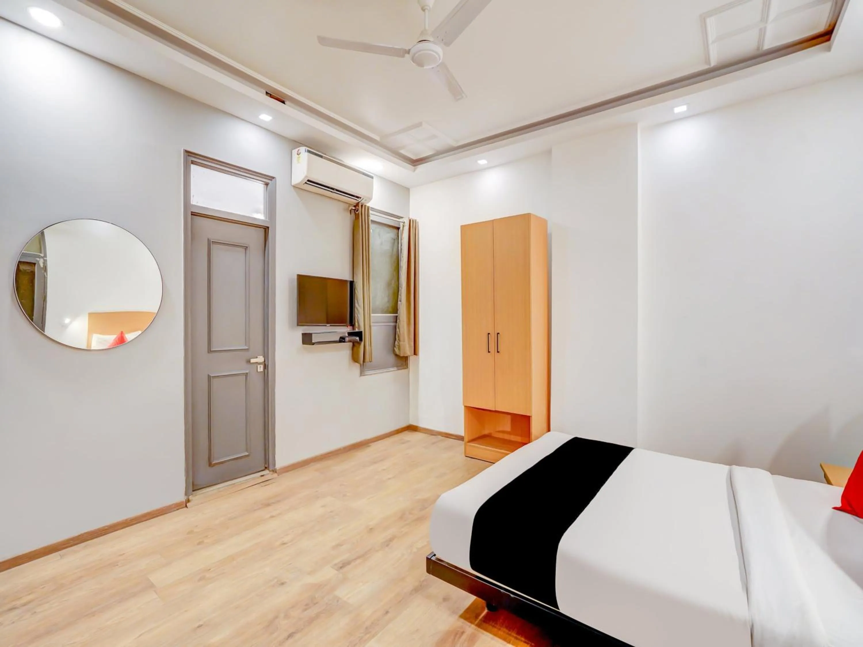 Bedroom, Bed in Super Capital O Jp Tower