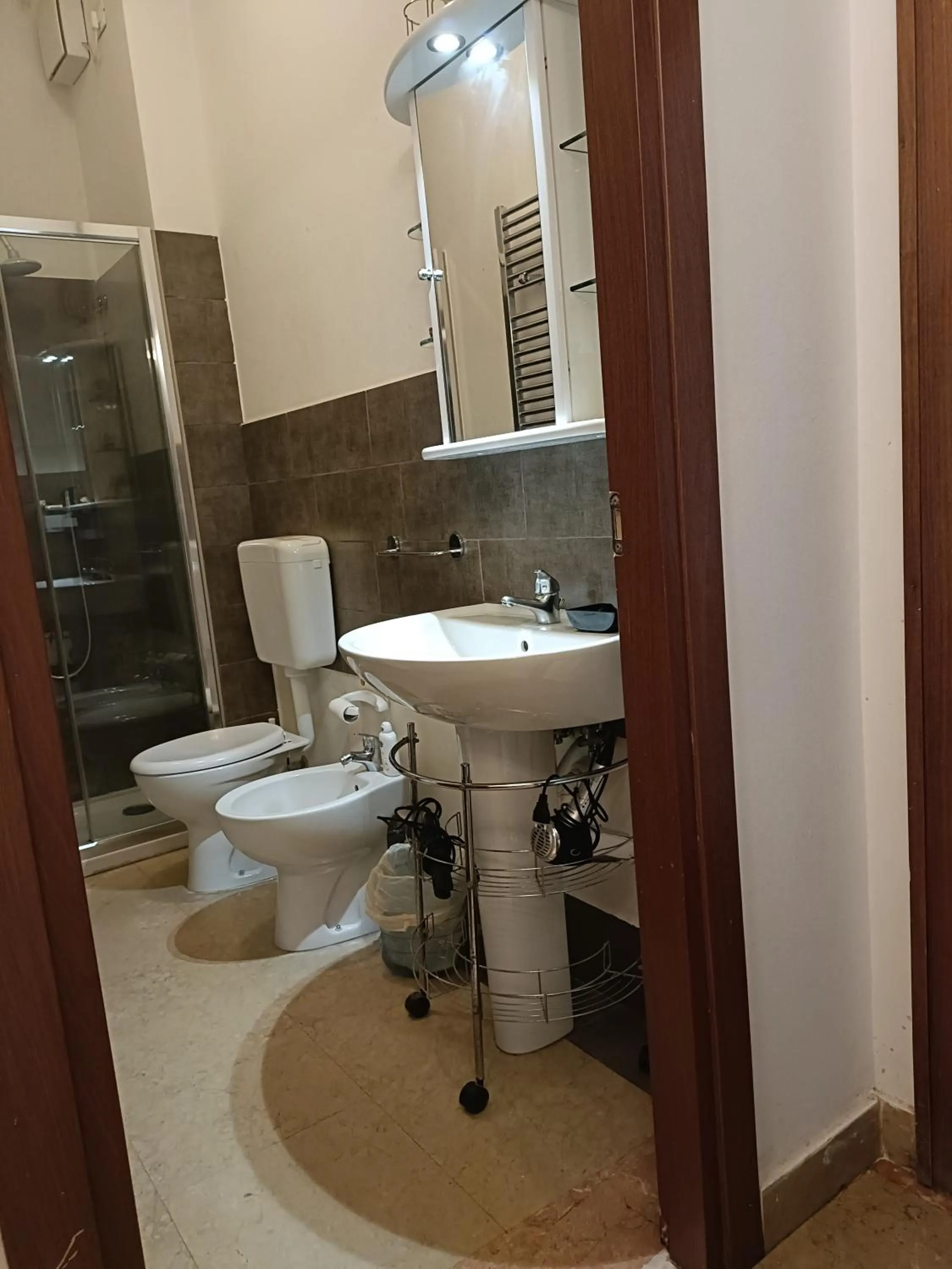 Shower, Bathroom in B&B Mavipagi