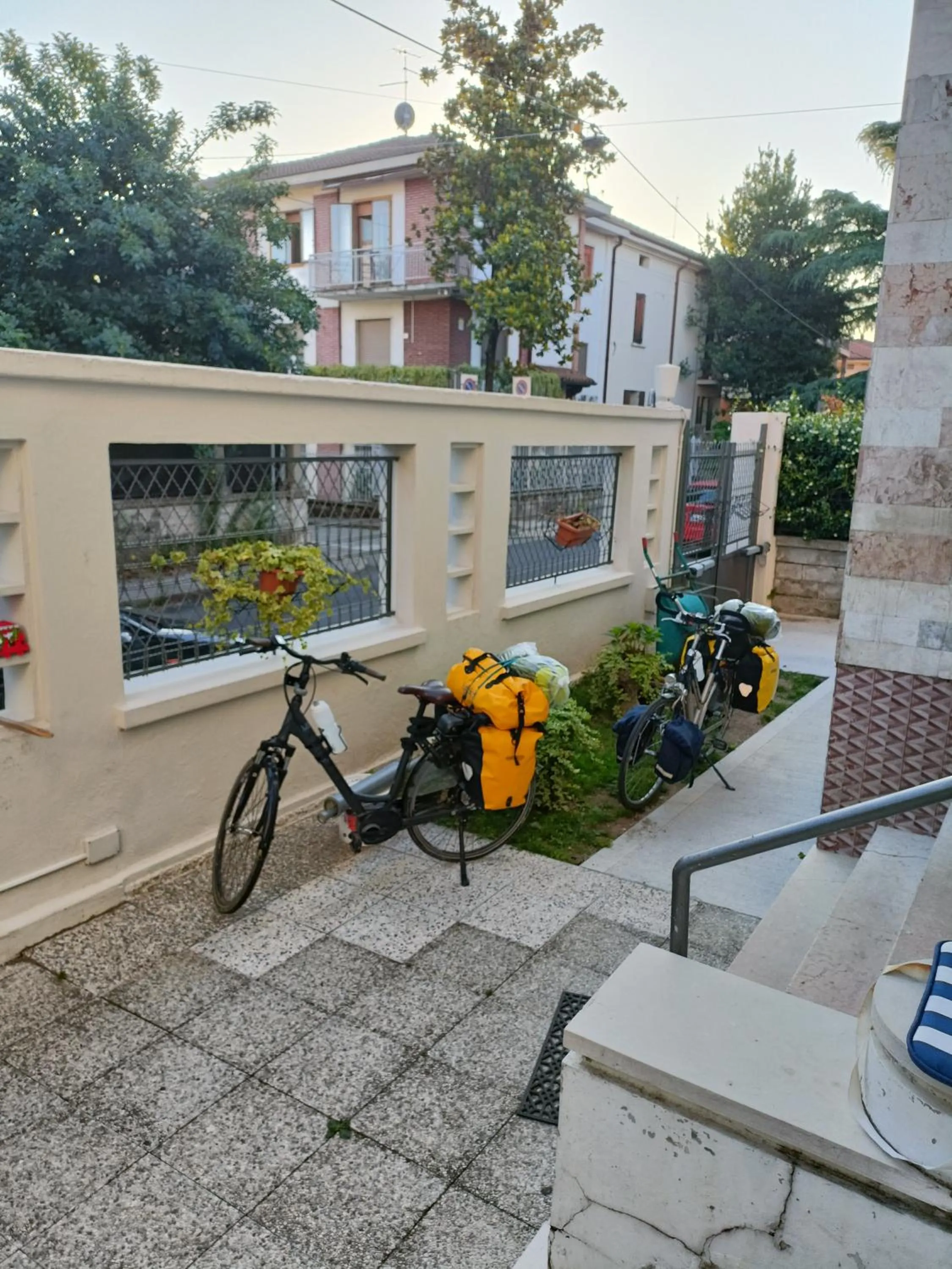 Day, Property Building in B&B Mavipagi