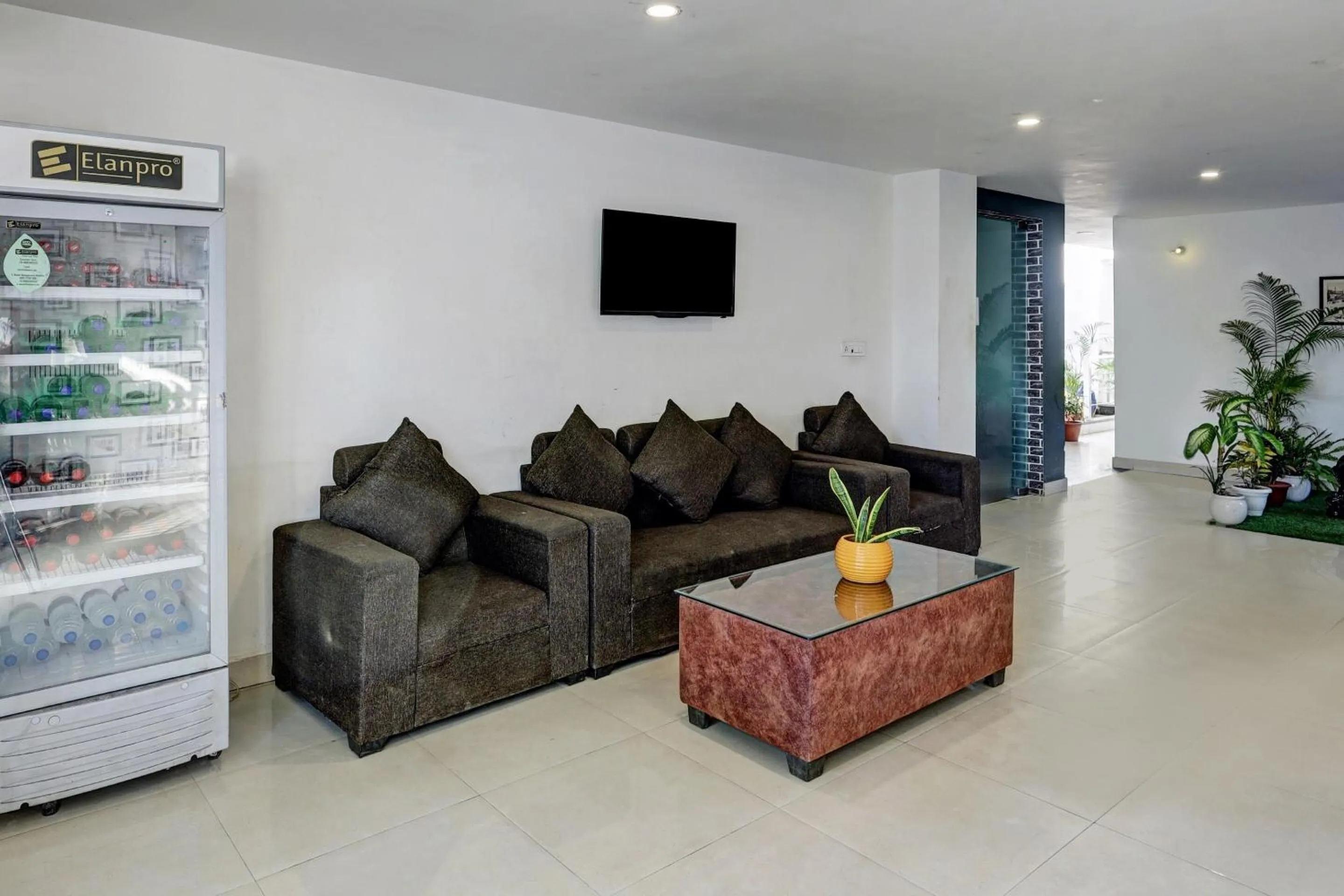 Lobby or reception in Super Townhouse Tipsyy Near Bestech Central Square Mall