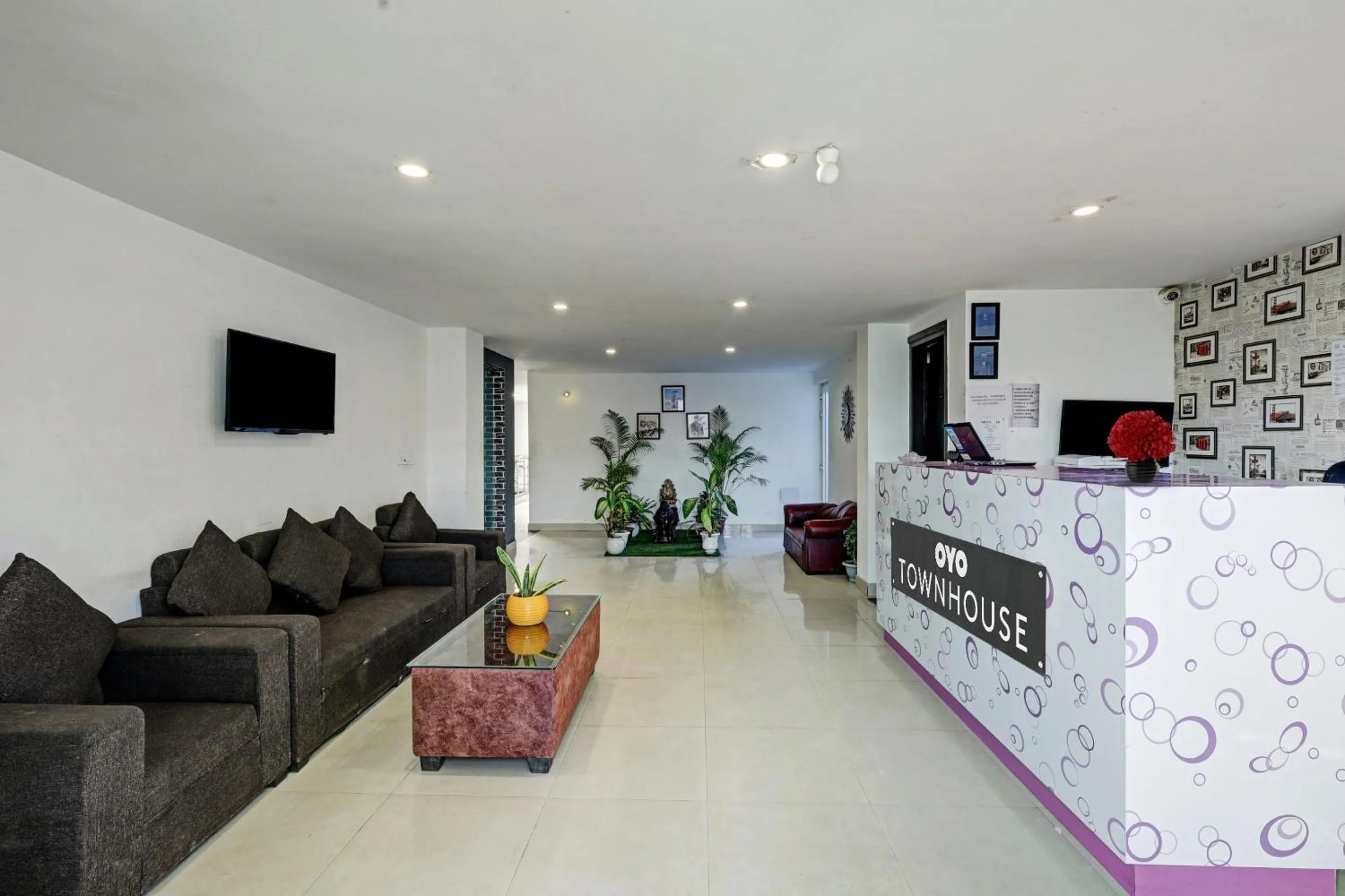 Lobby or reception in Super Townhouse Tipsyy Near Bestech Central Square Mall
