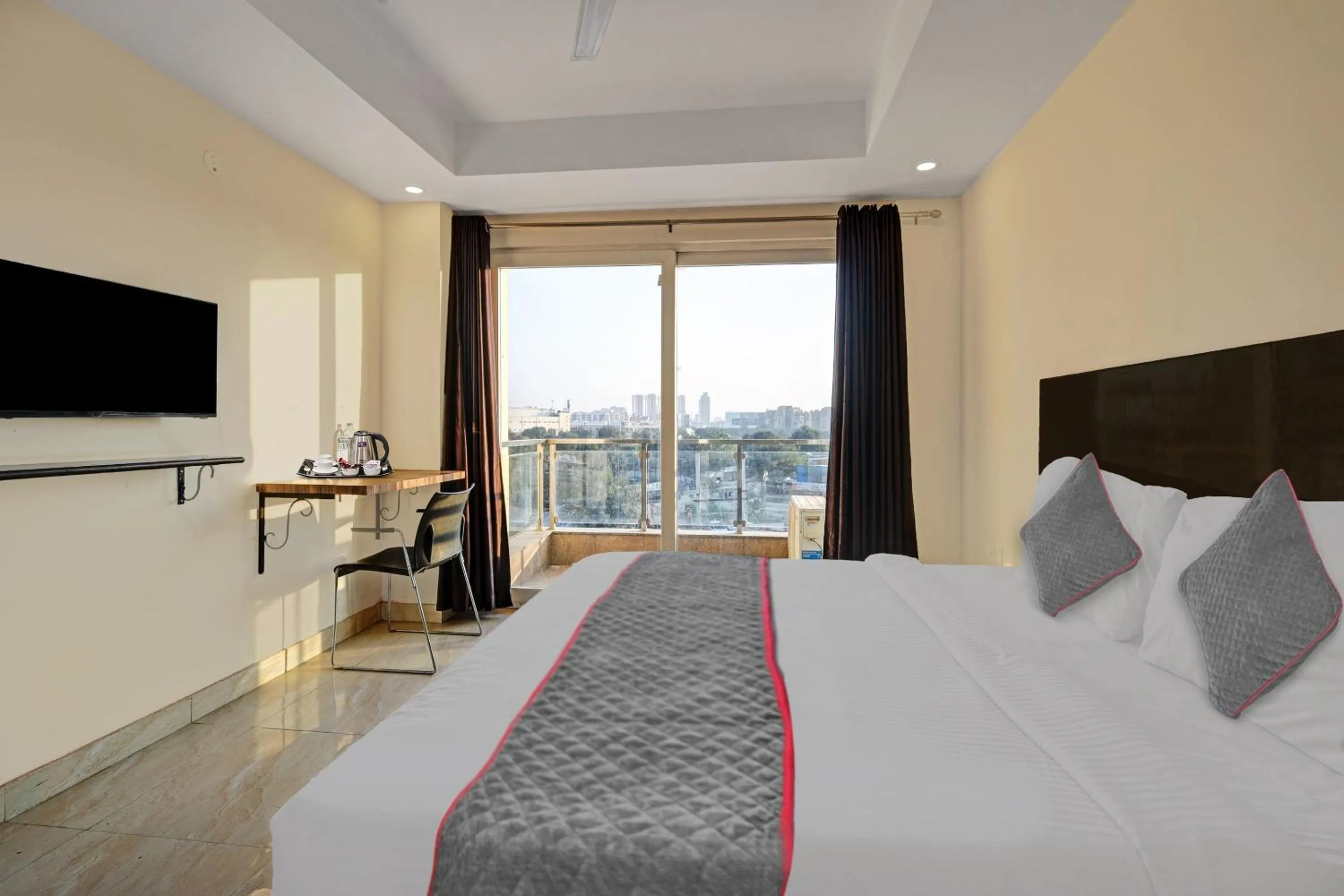 Bedroom, Bed in Super Townhouse Tipsyy Near Bestech Central Square Mall