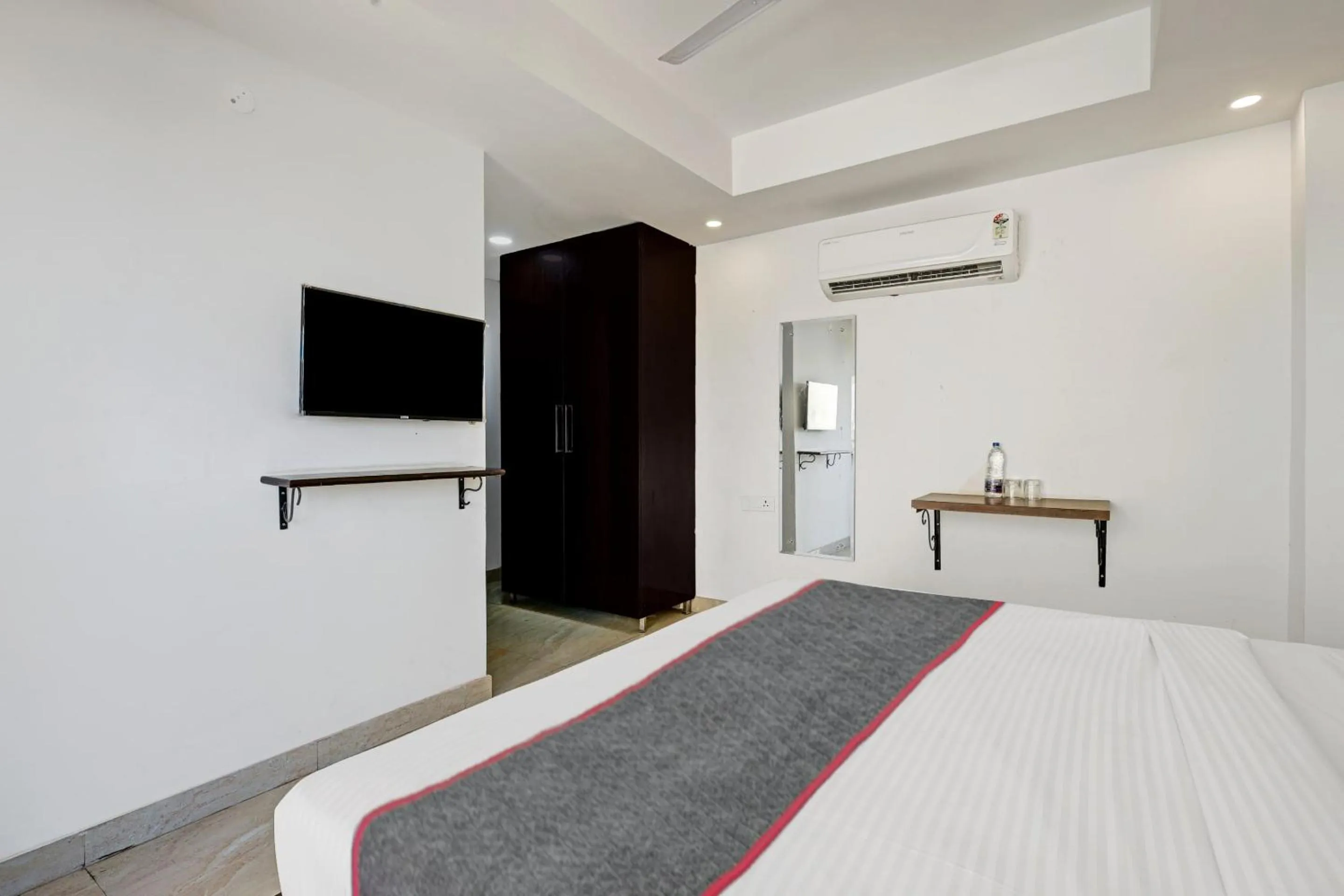 Bedroom, Bed in Super Townhouse Tipsyy Near Bestech Central Square Mall