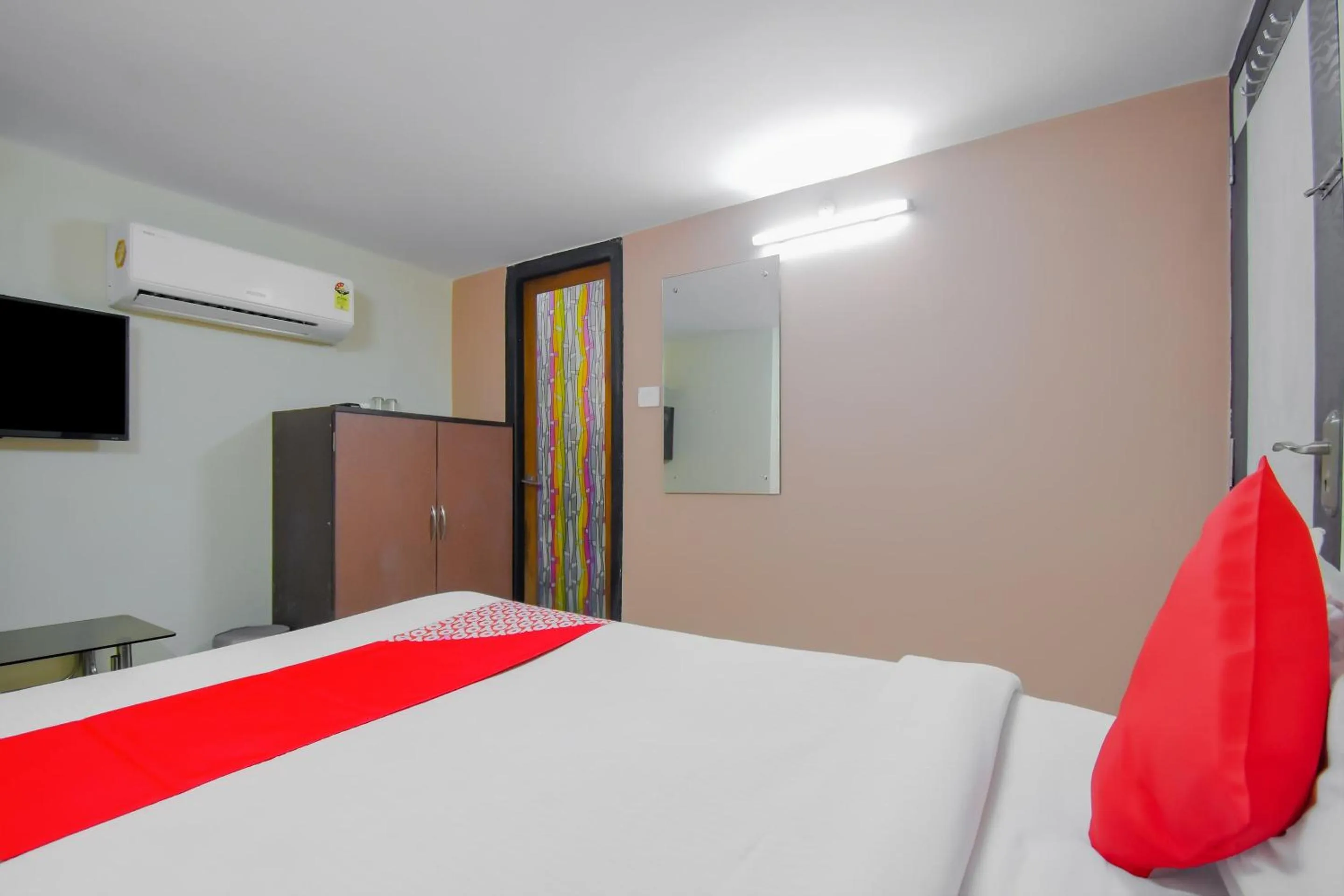 Bedroom in Hotel O Lindsay Inn Guest House