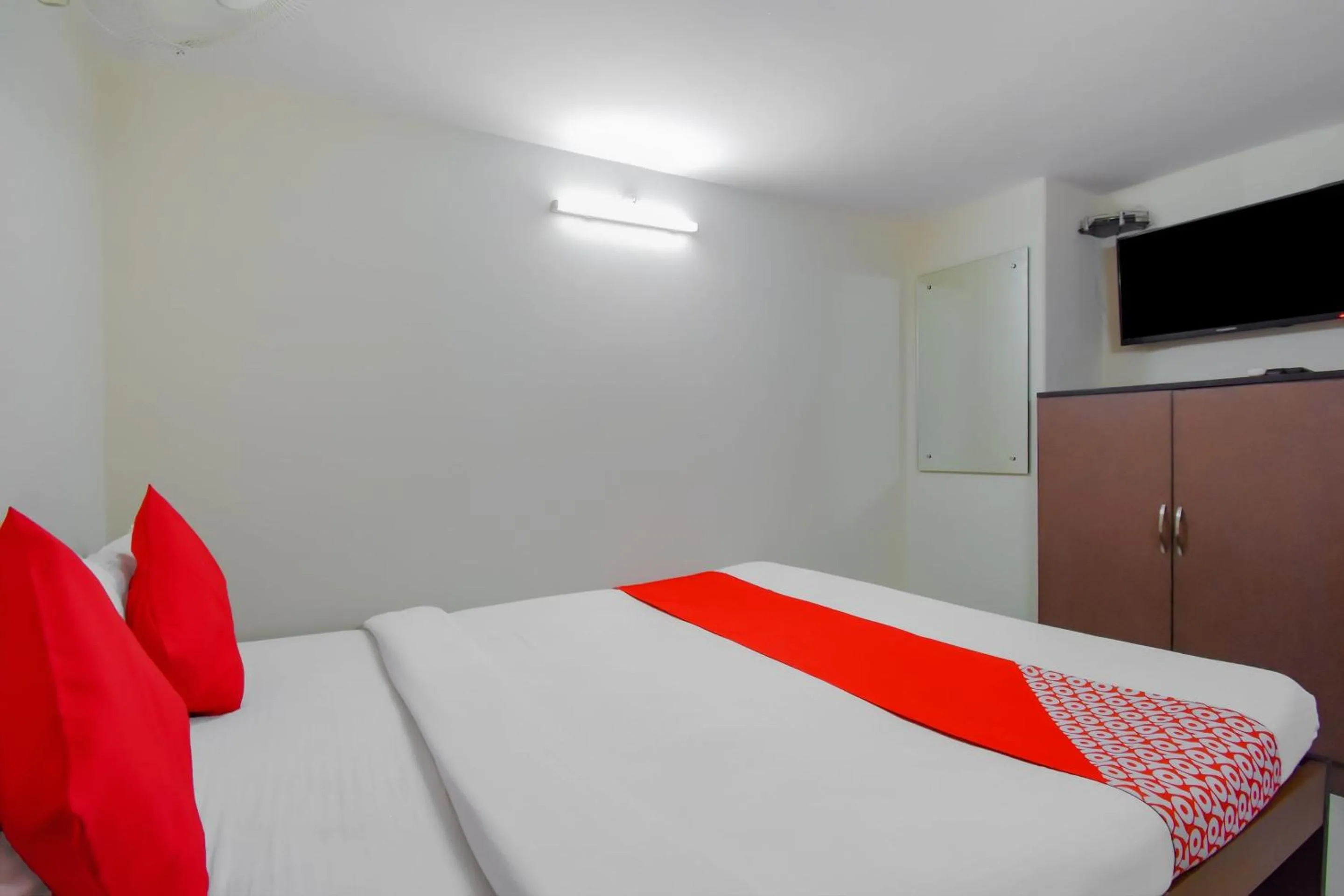 Facade/entrance in Hotel O Lindsay Inn Guest House