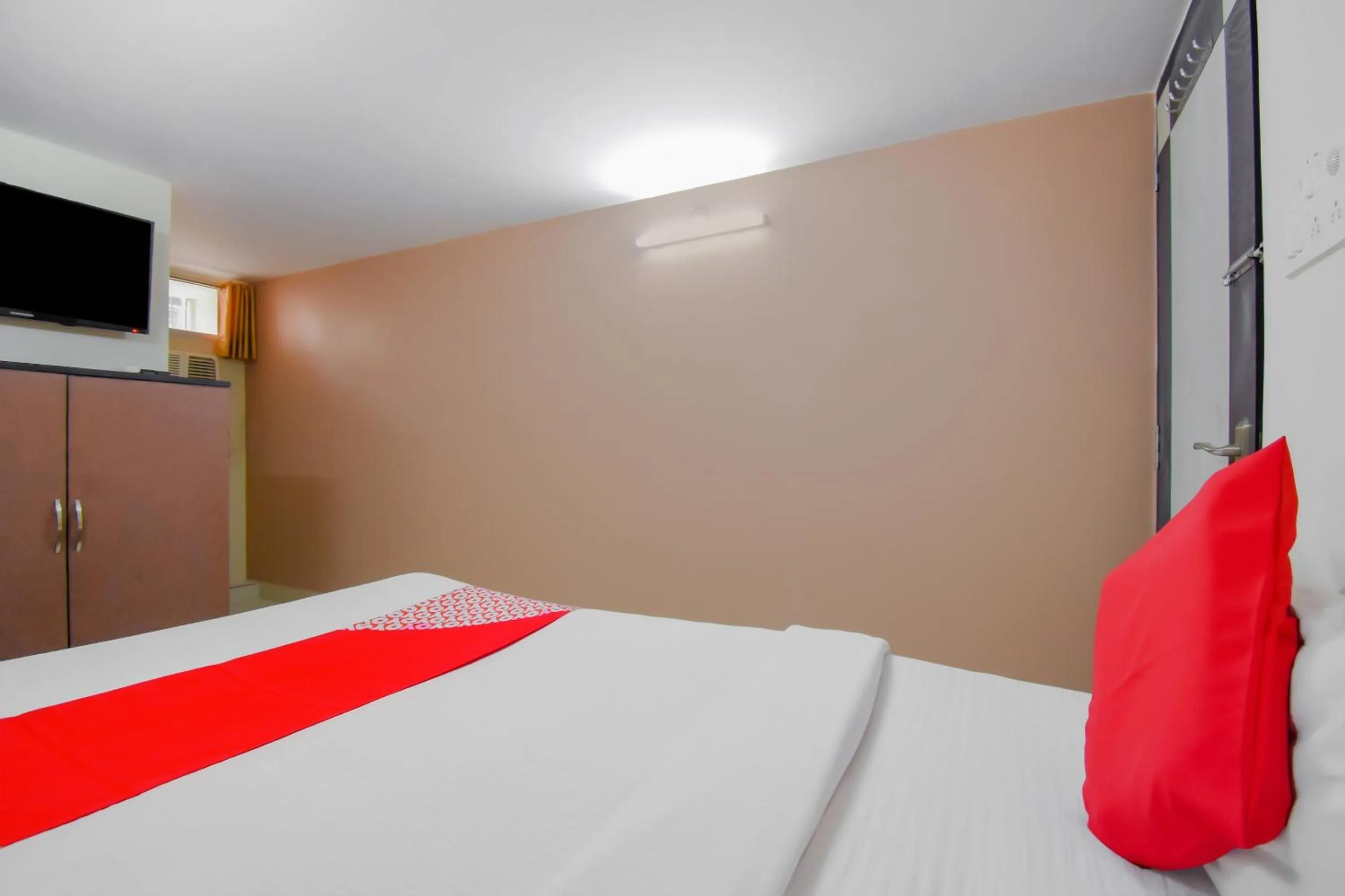 Facade/entrance in Hotel O Lindsay Inn Guest House