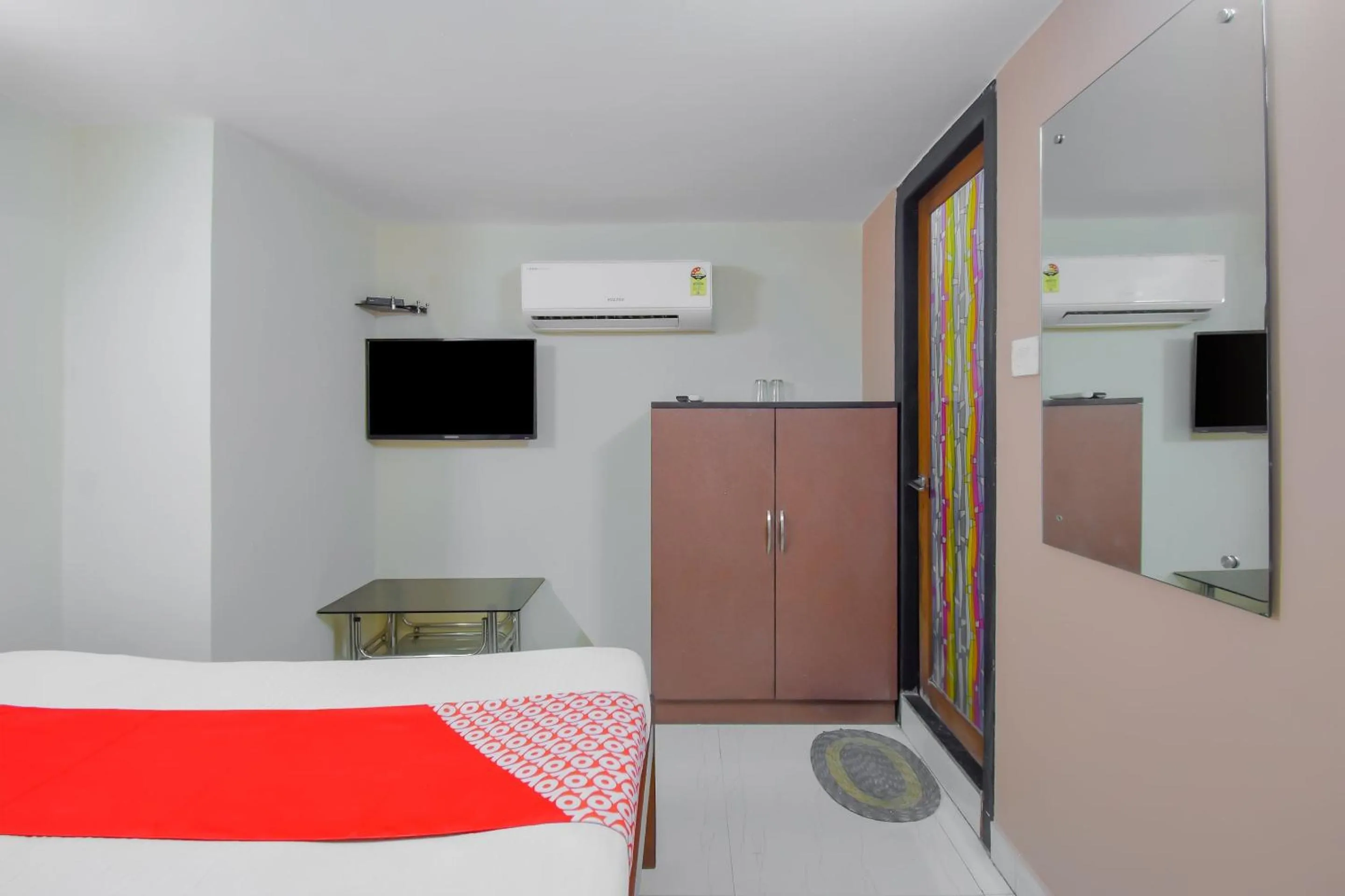 Bedroom in Hotel O Lindsay Inn Guest House