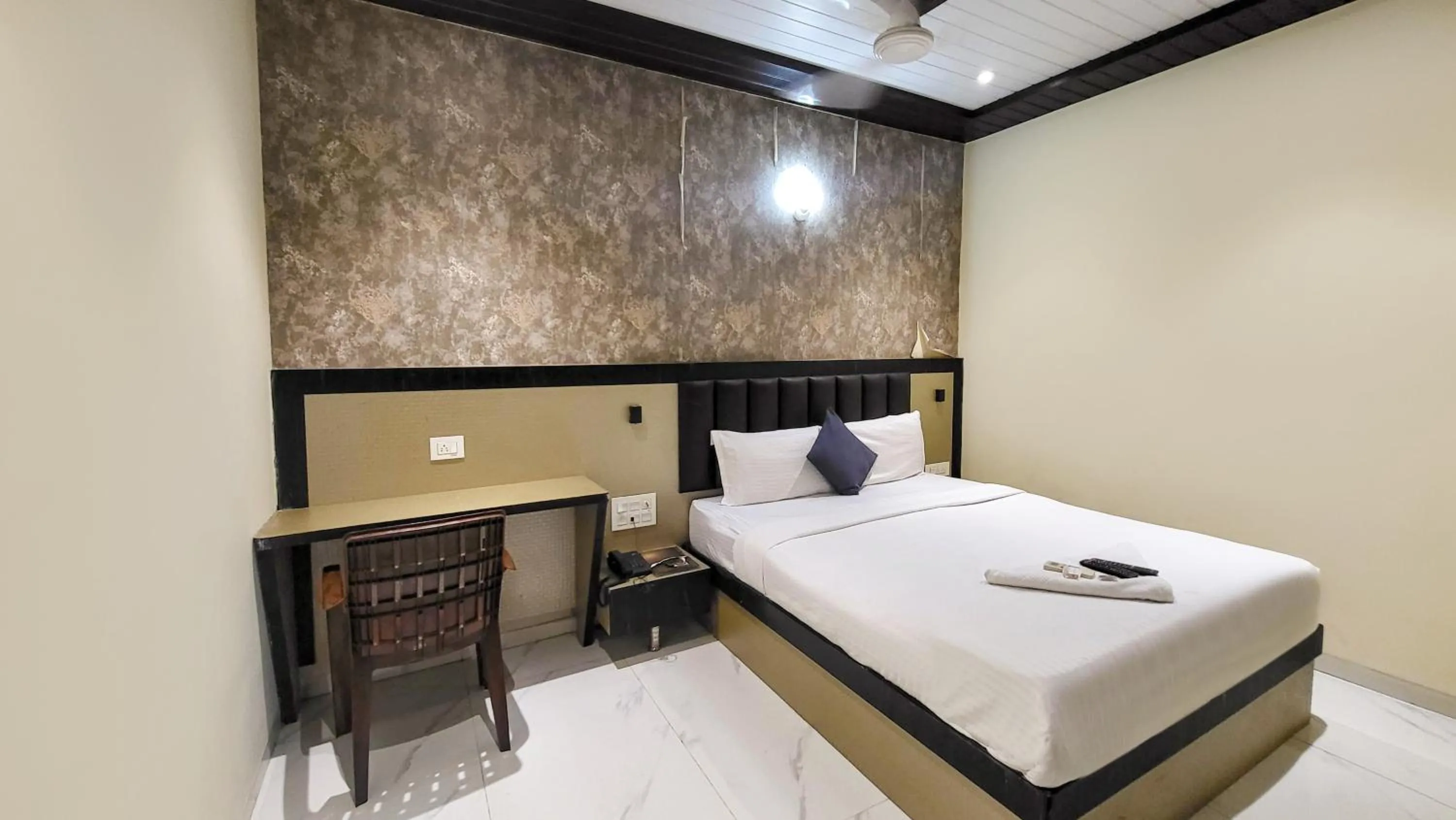 Bed in FabHotel Prime Land - Nr BKC