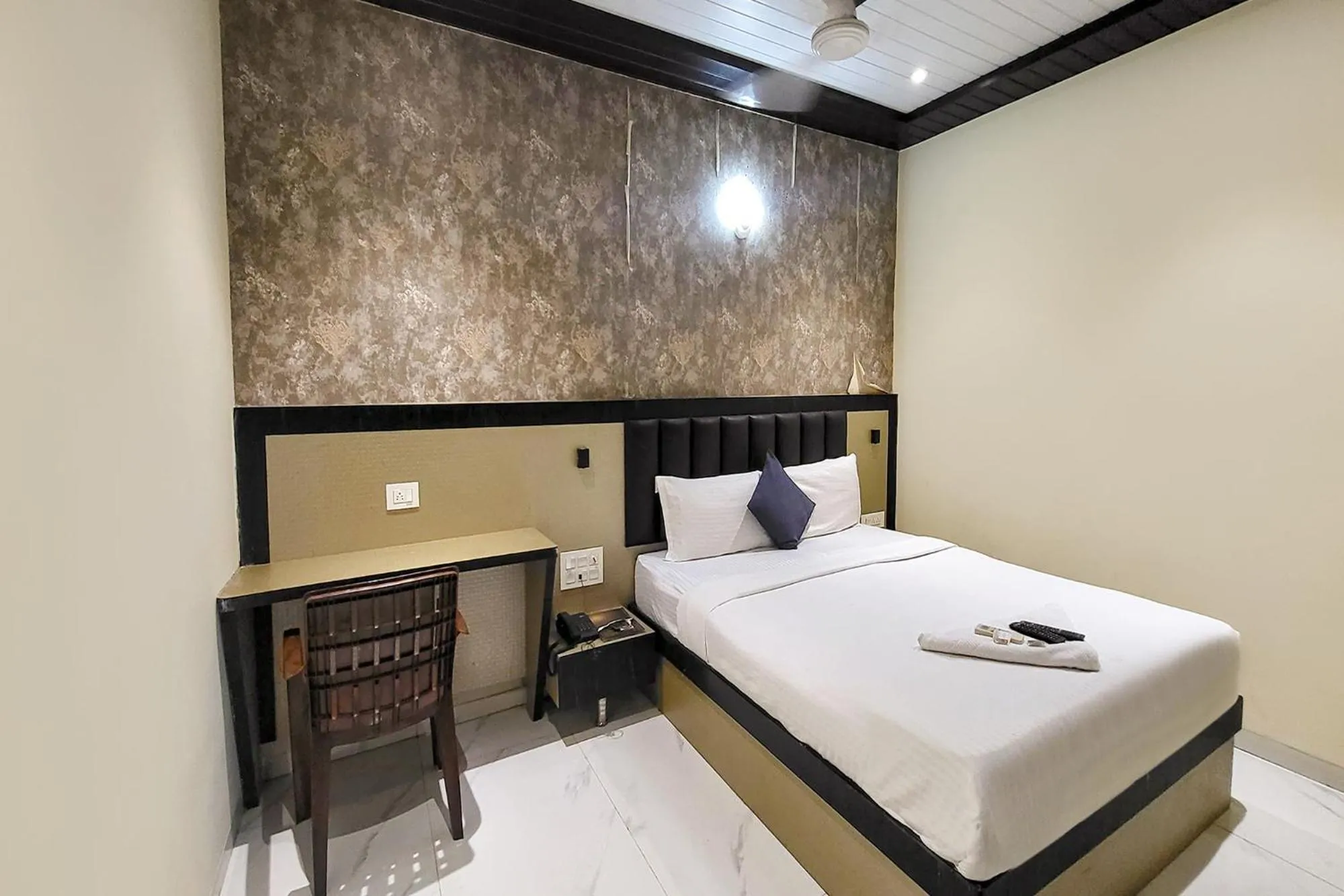 Bed in FabHotel Prime Land - Nr BKC