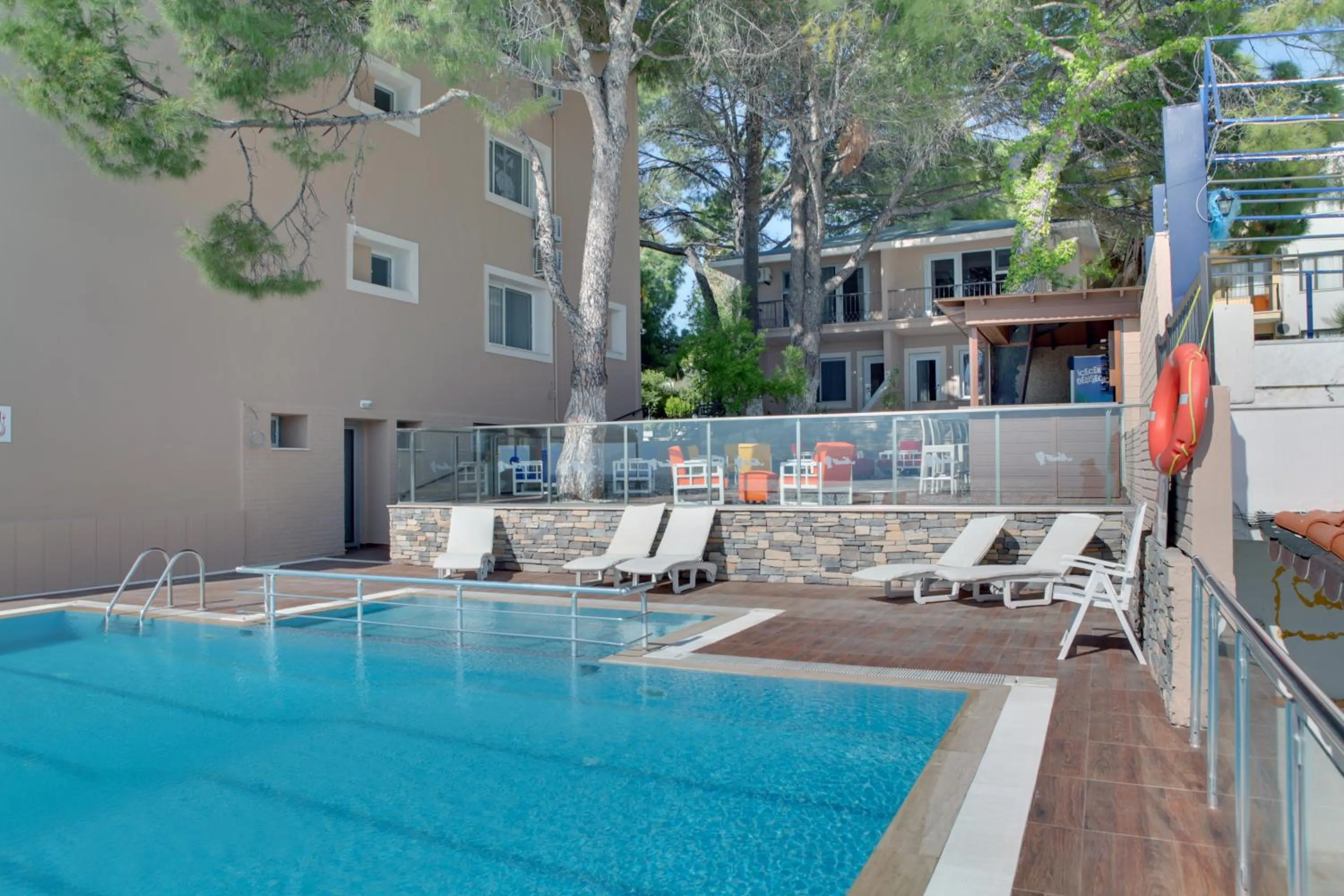 Swimming pool in Melis Hotel Kusadasi
