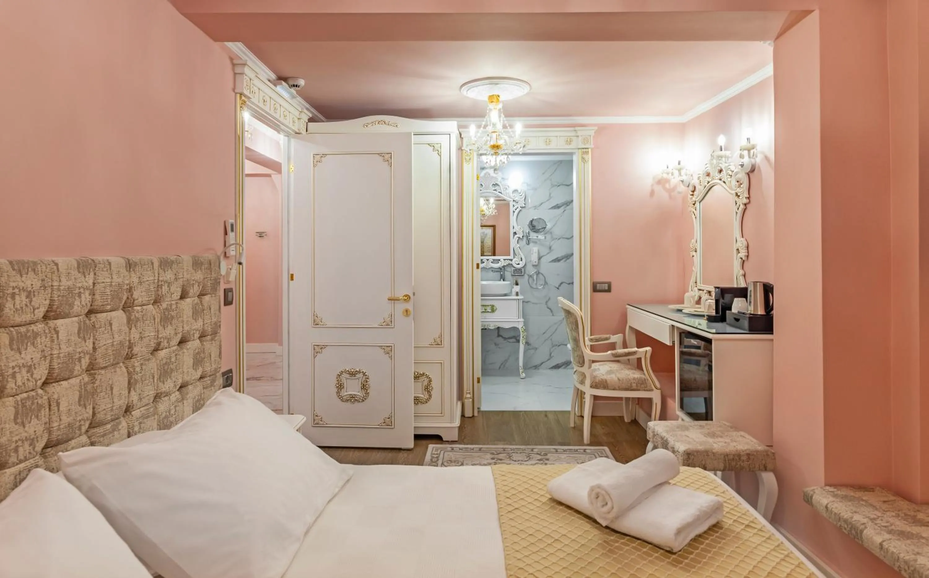 Bedroom, Bed in Via Villa Iliotti Rhodos