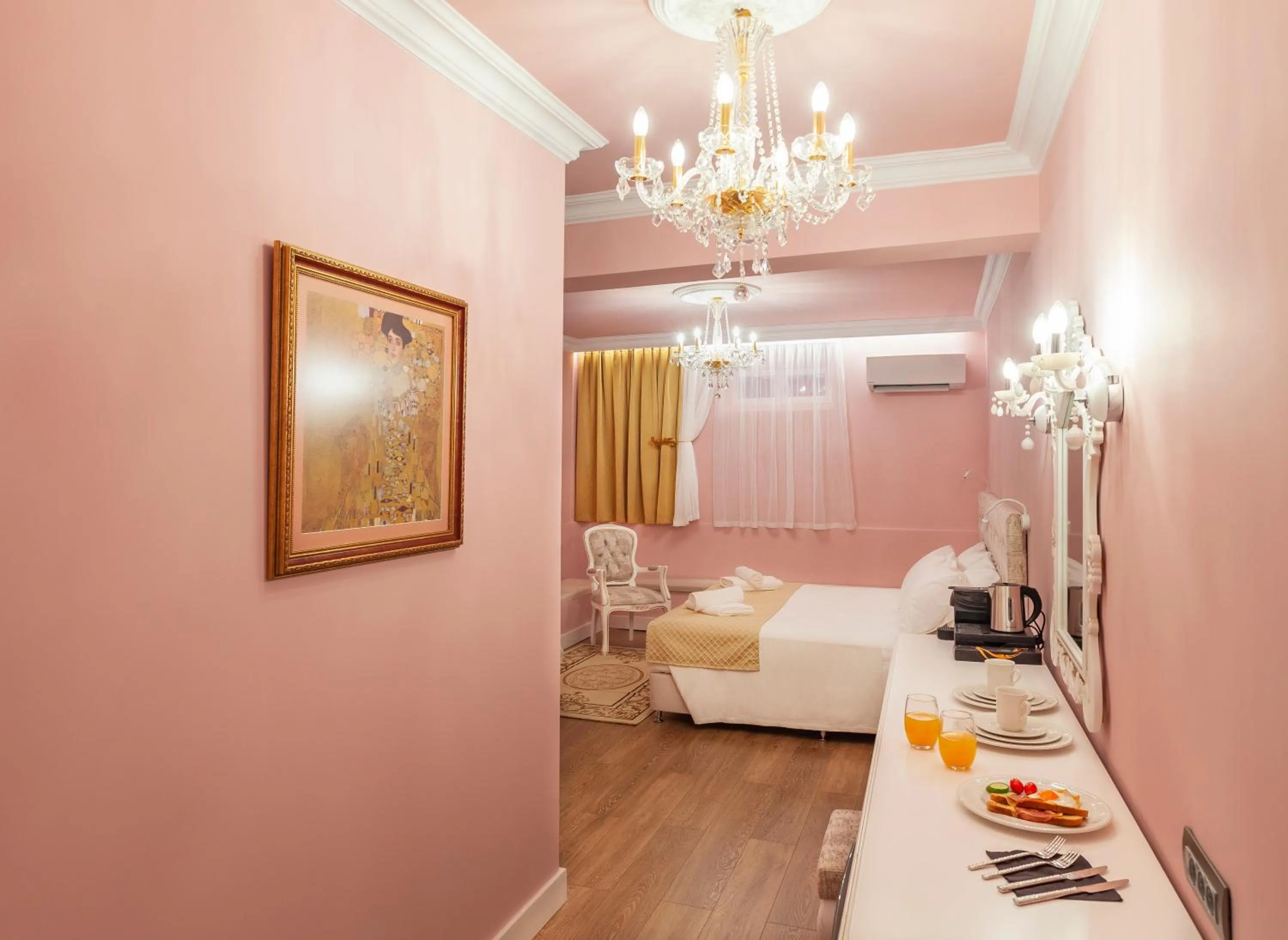 Photo of the whole room, Bed in Via Villa Iliotti Rhodos