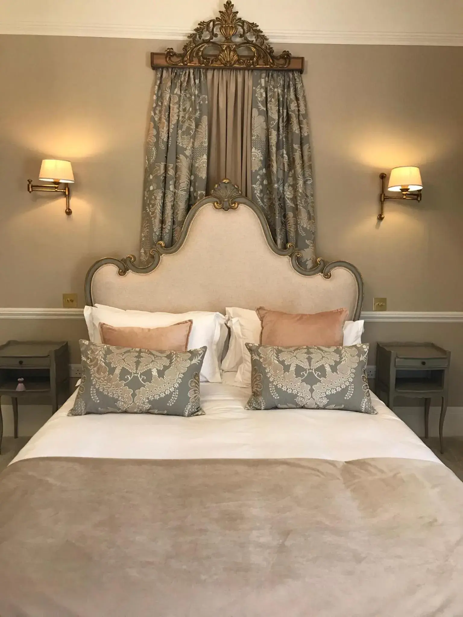 Deluxe Double Room with Bath - single occupancy in Reymerston Hall Deluxe Double Room with Bath - single occupancy in Reymerston Hall