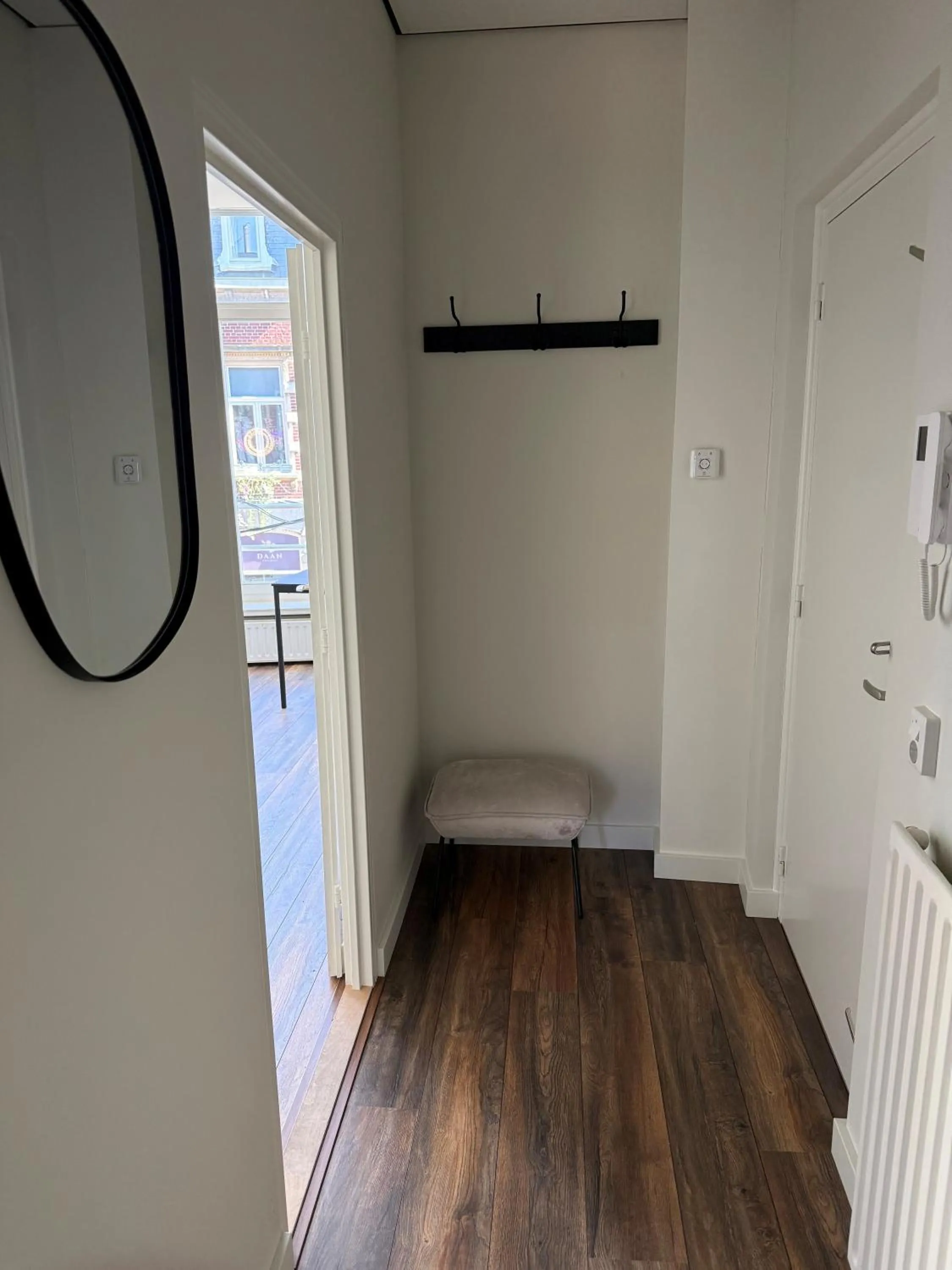 wardrobe in BnB Bruxelles - Studios & Apartments