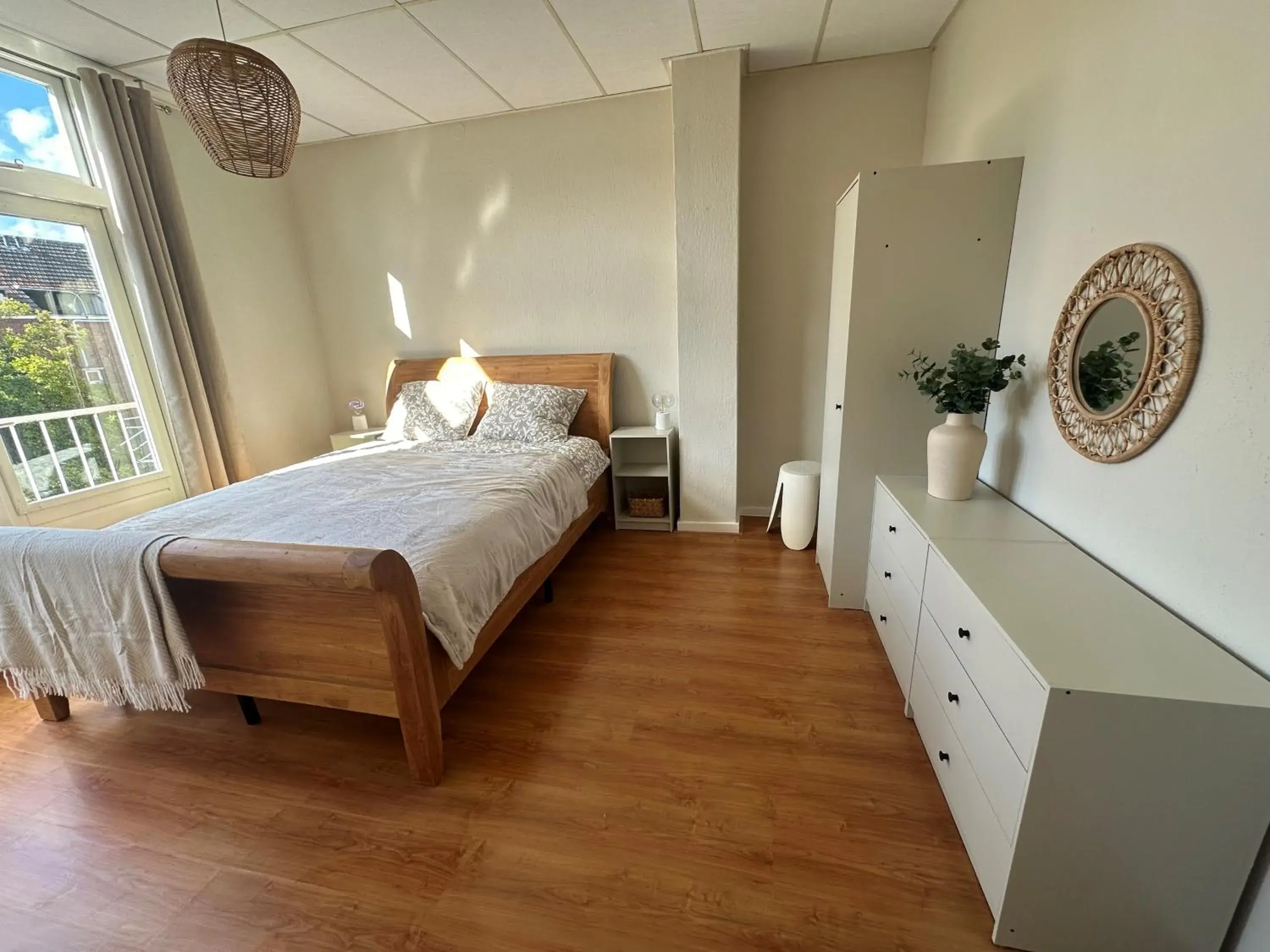 One-Bedroom Apartment with Balcony and City View in BnB Bruxelles - Studios & Apartments One-Bedroom Apartment with Balcony and City View in BnB Bruxelles - Studios & Apartments