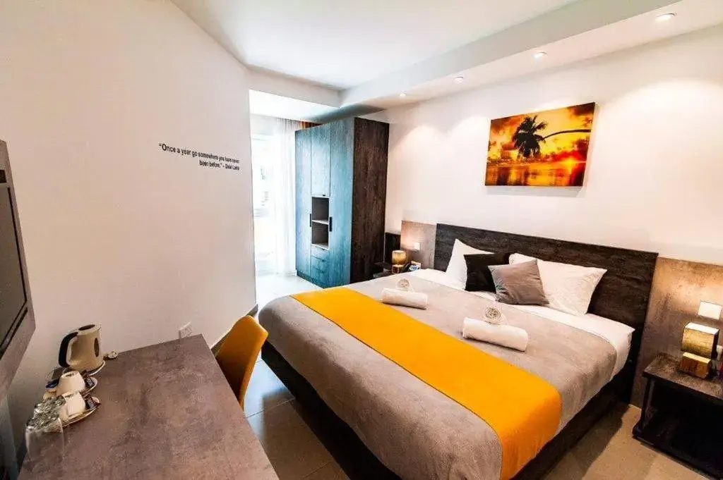 Double or Twin Room with Balcony - single occupancy in Hotel Shoreline Double or Twin Room with Balcony - single occupancy in Hotel Shoreline