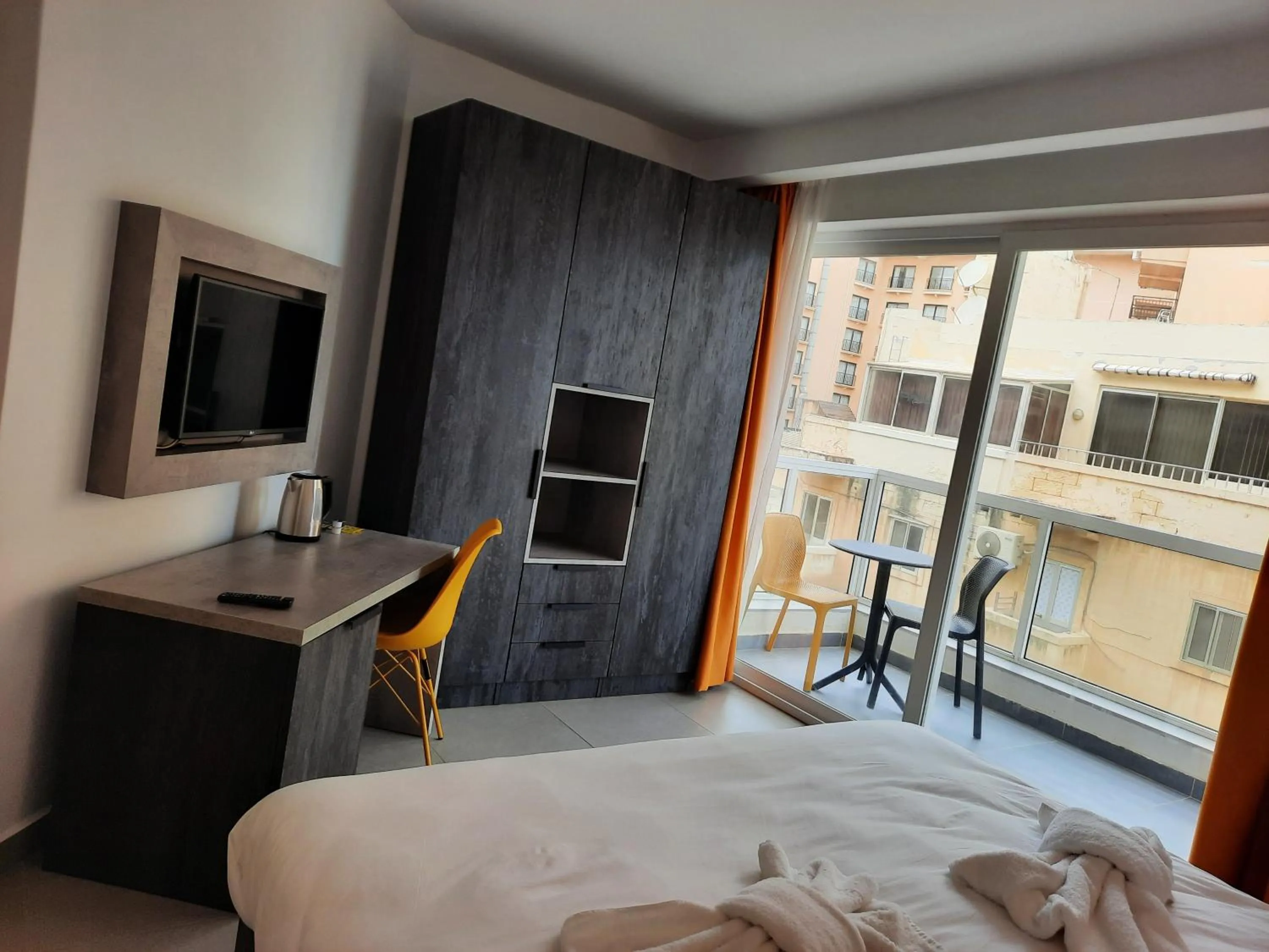 TV and multimedia, Bed in Hotel Shoreline