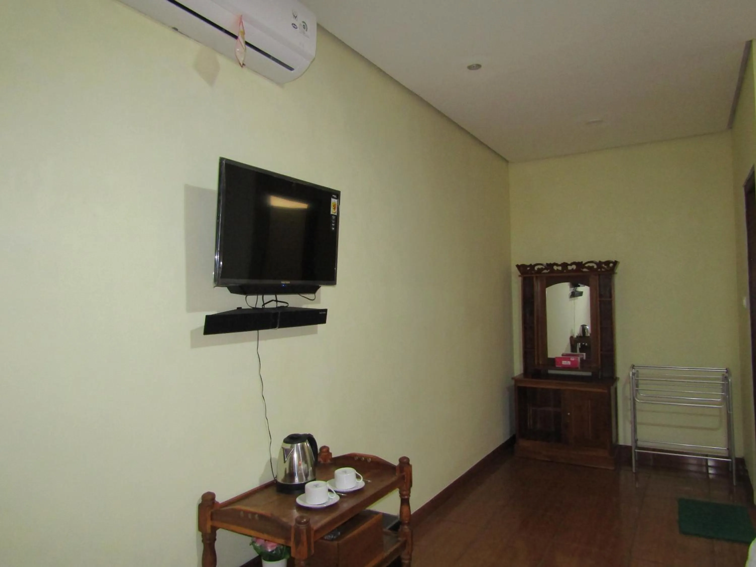 TV and multimedia in Nia Maretta House Syariah