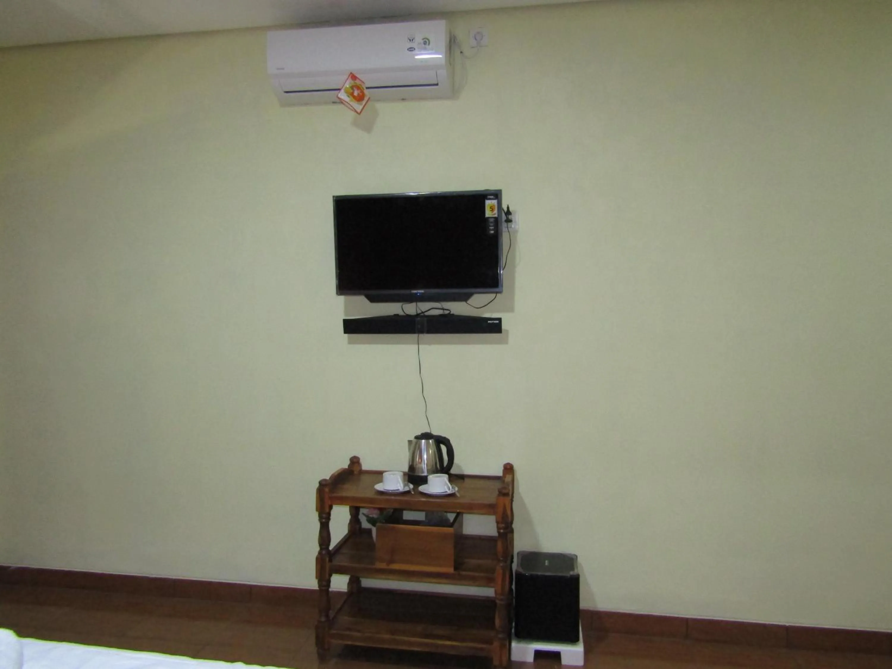 TV and multimedia in Nia Maretta House Syariah