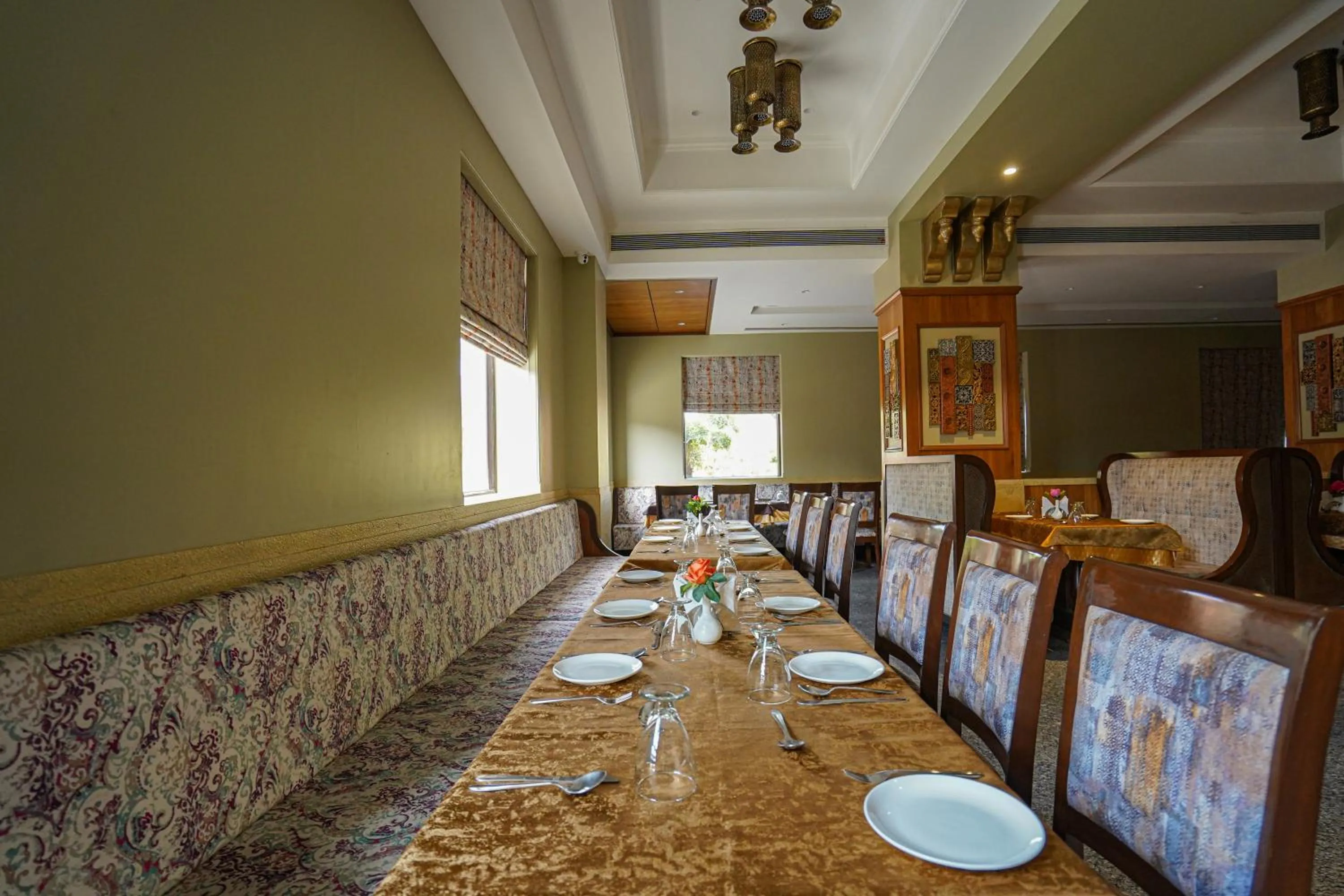 Restaurant/places to eat in Marugarh Resort and Spa