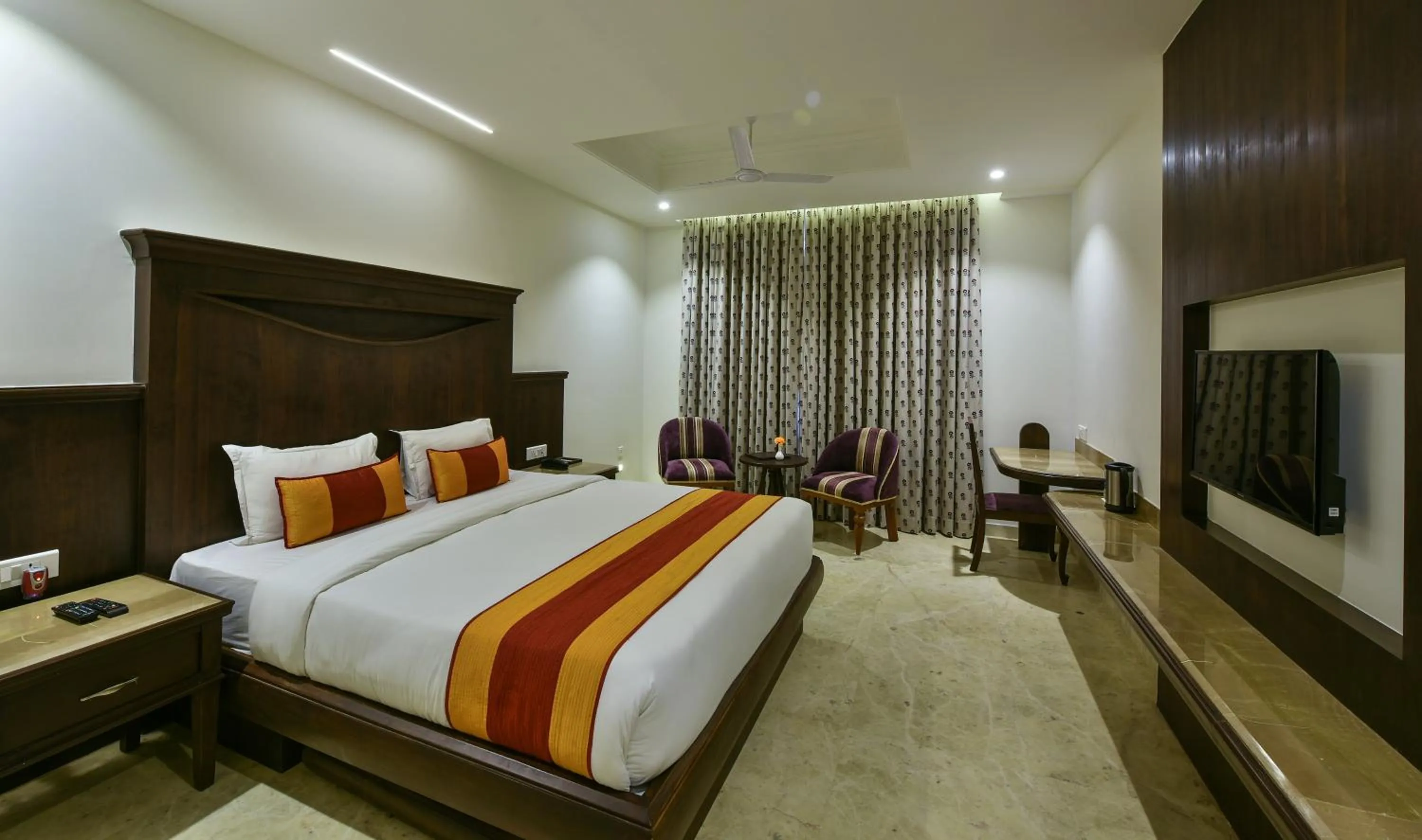 Bed in Marugarh Resort and Spa