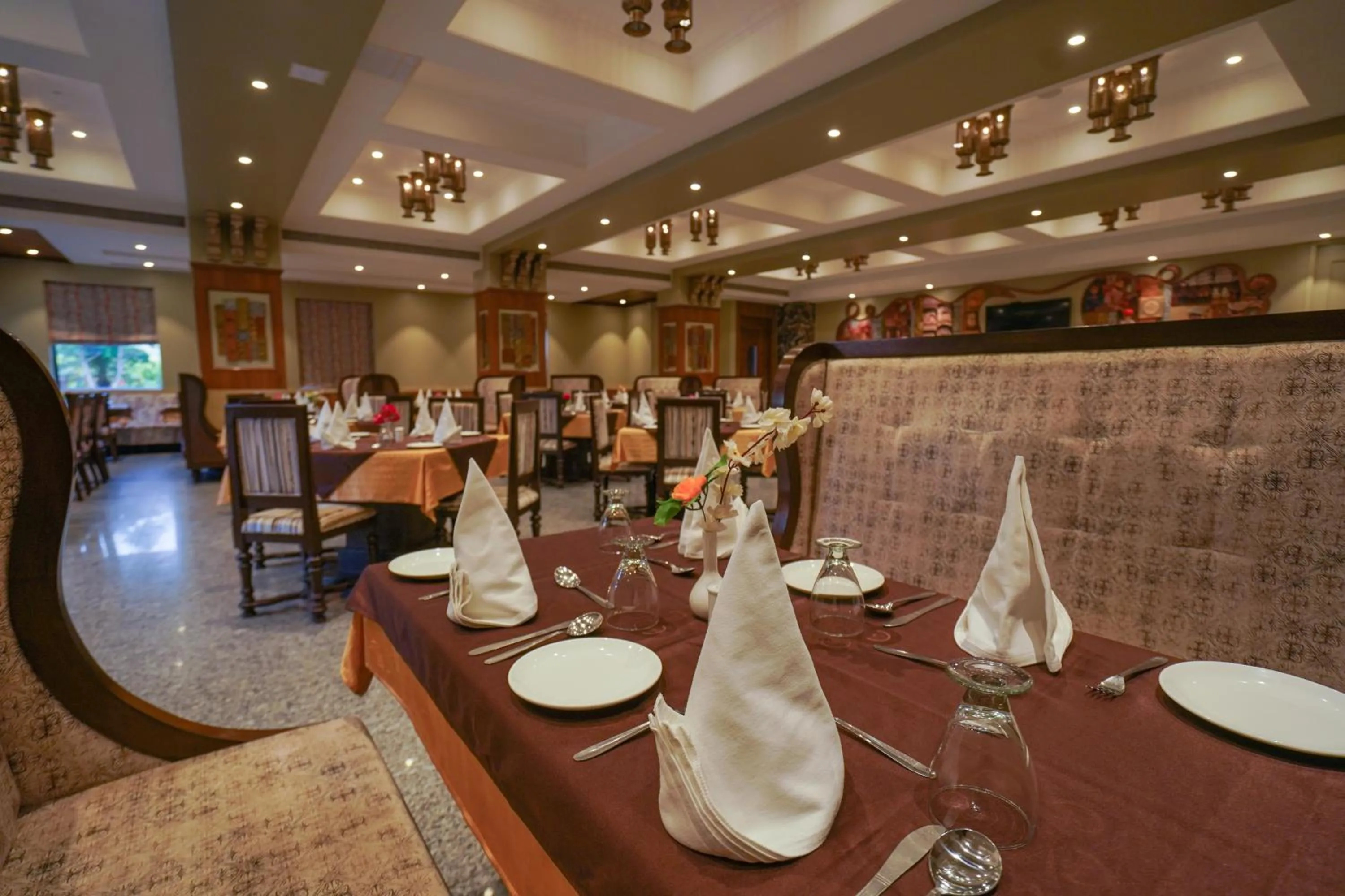 Restaurant/places to eat in Marugarh Resort and Spa