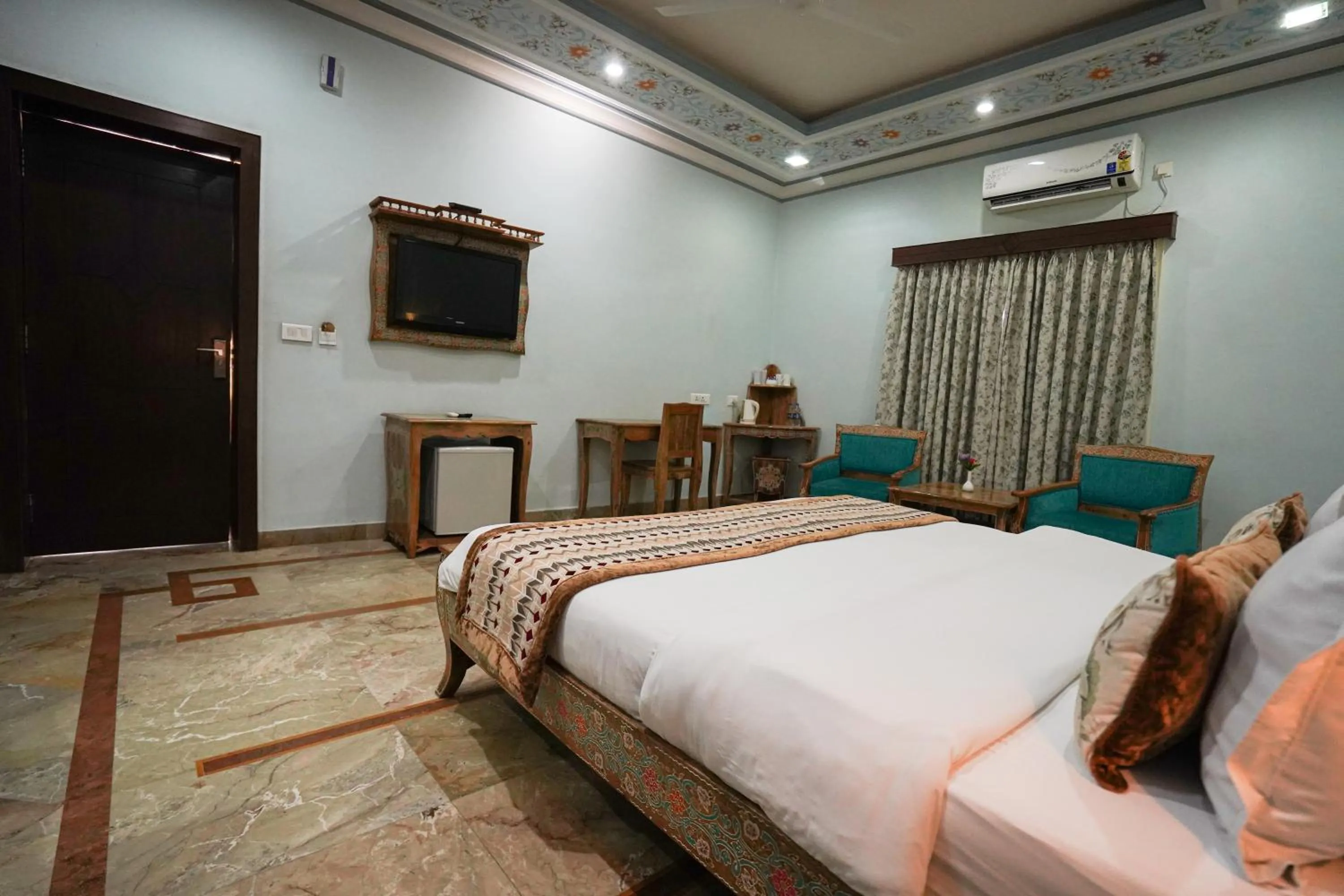 Bed in Marugarh Resort and Spa