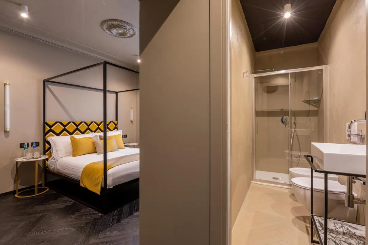 Photo of the whole room, Bed in The Couper Colonna