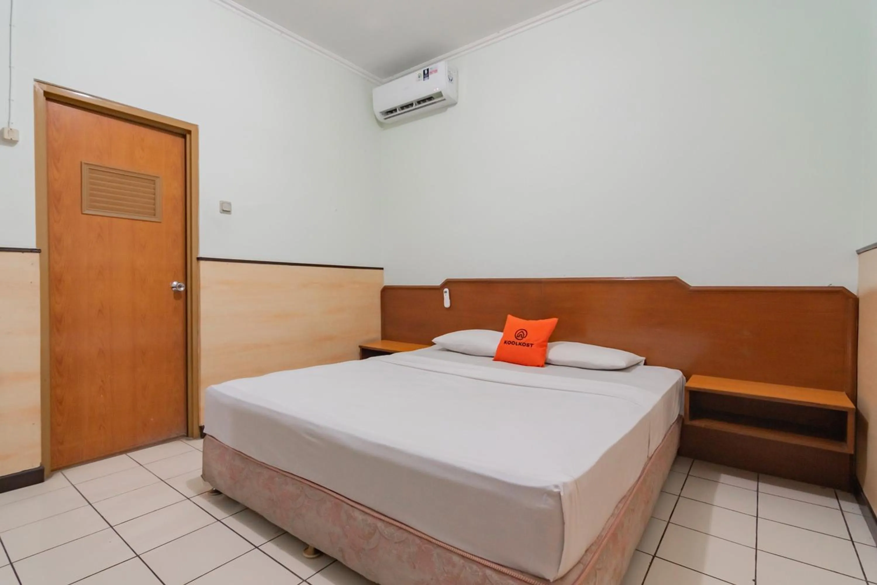 Photo of the whole room in KoolKost near Bandung Station