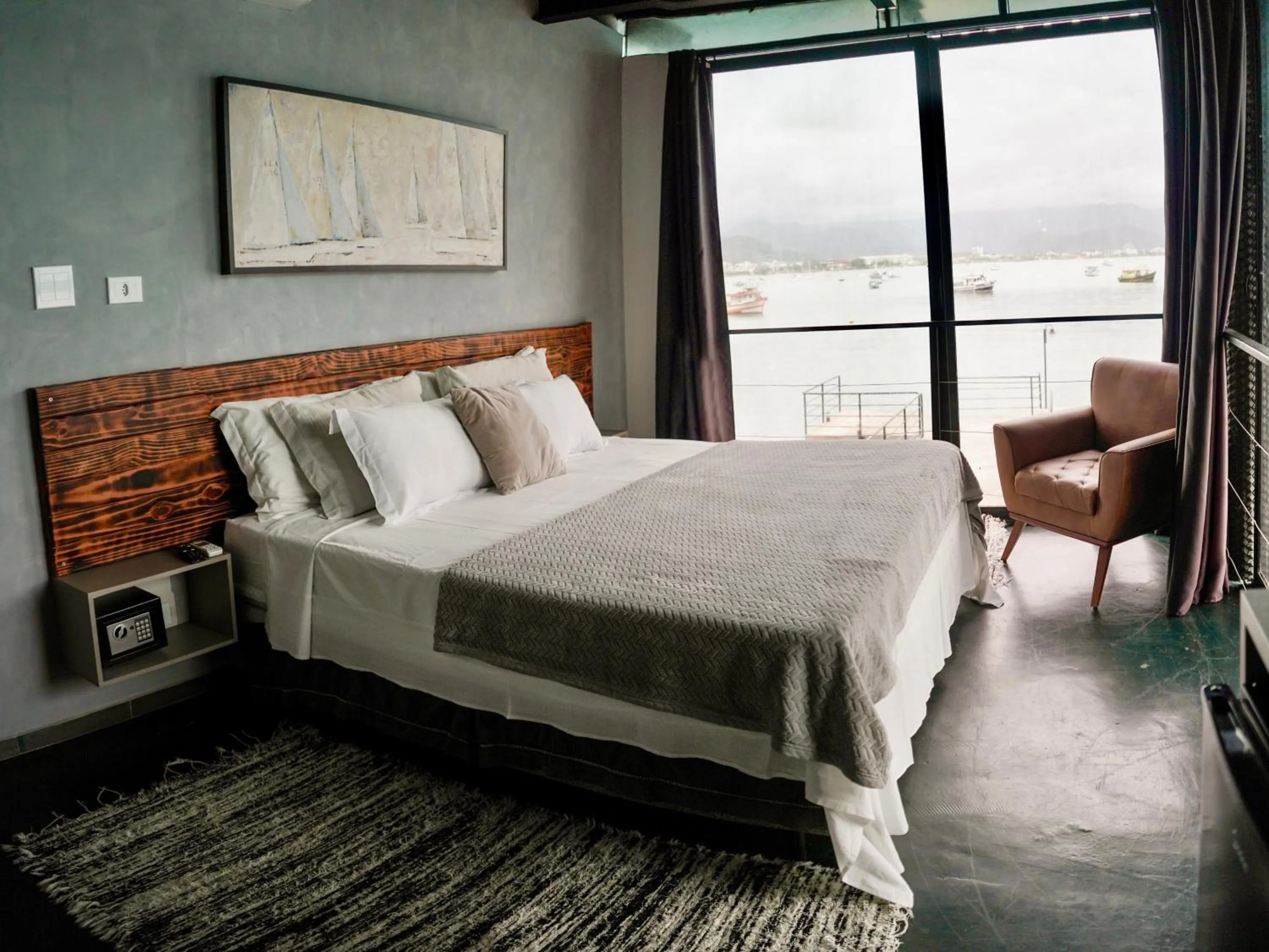 Bed in 1819 Marine Hotel