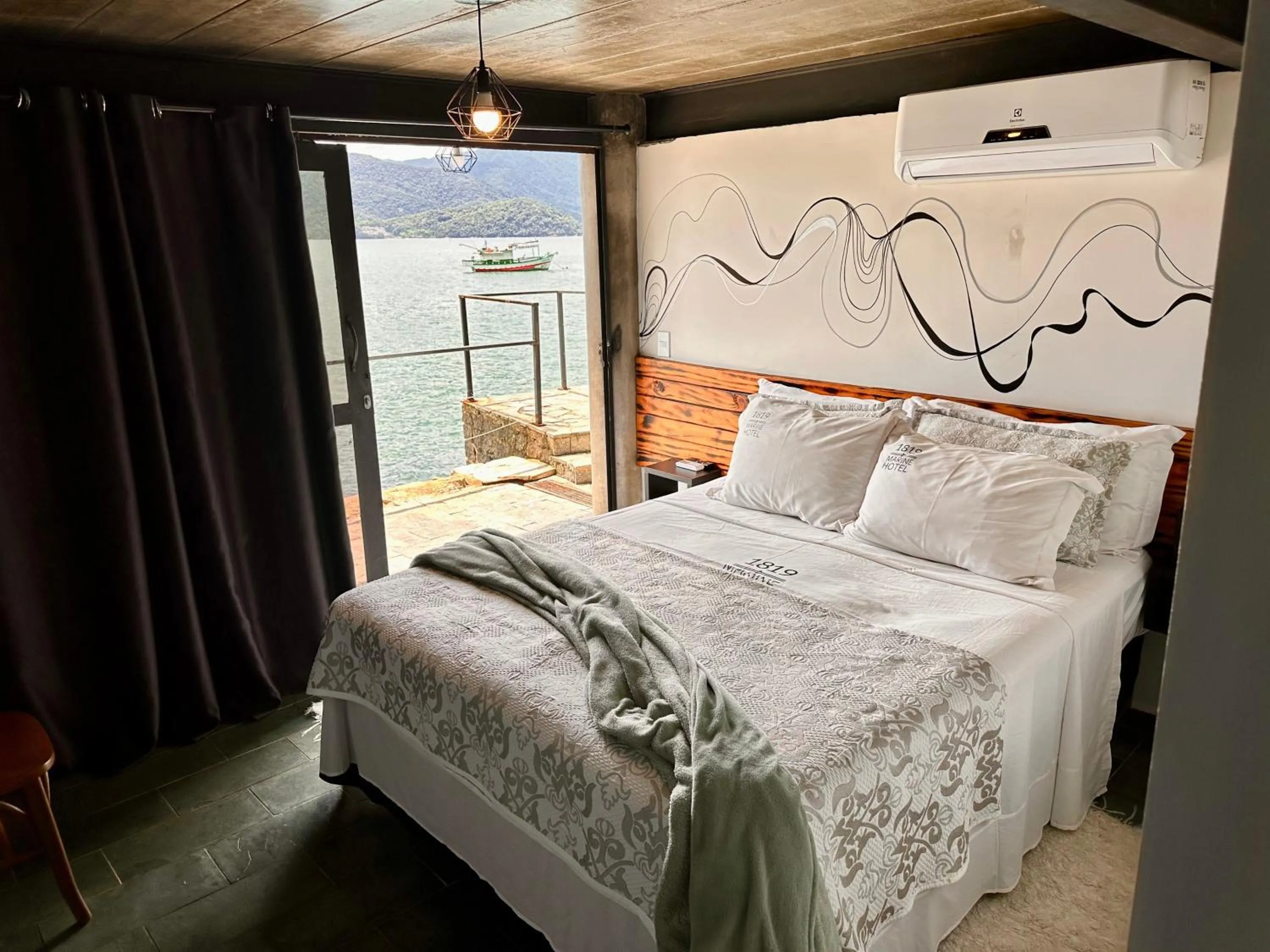 Bed in 1819 Marine Hotel