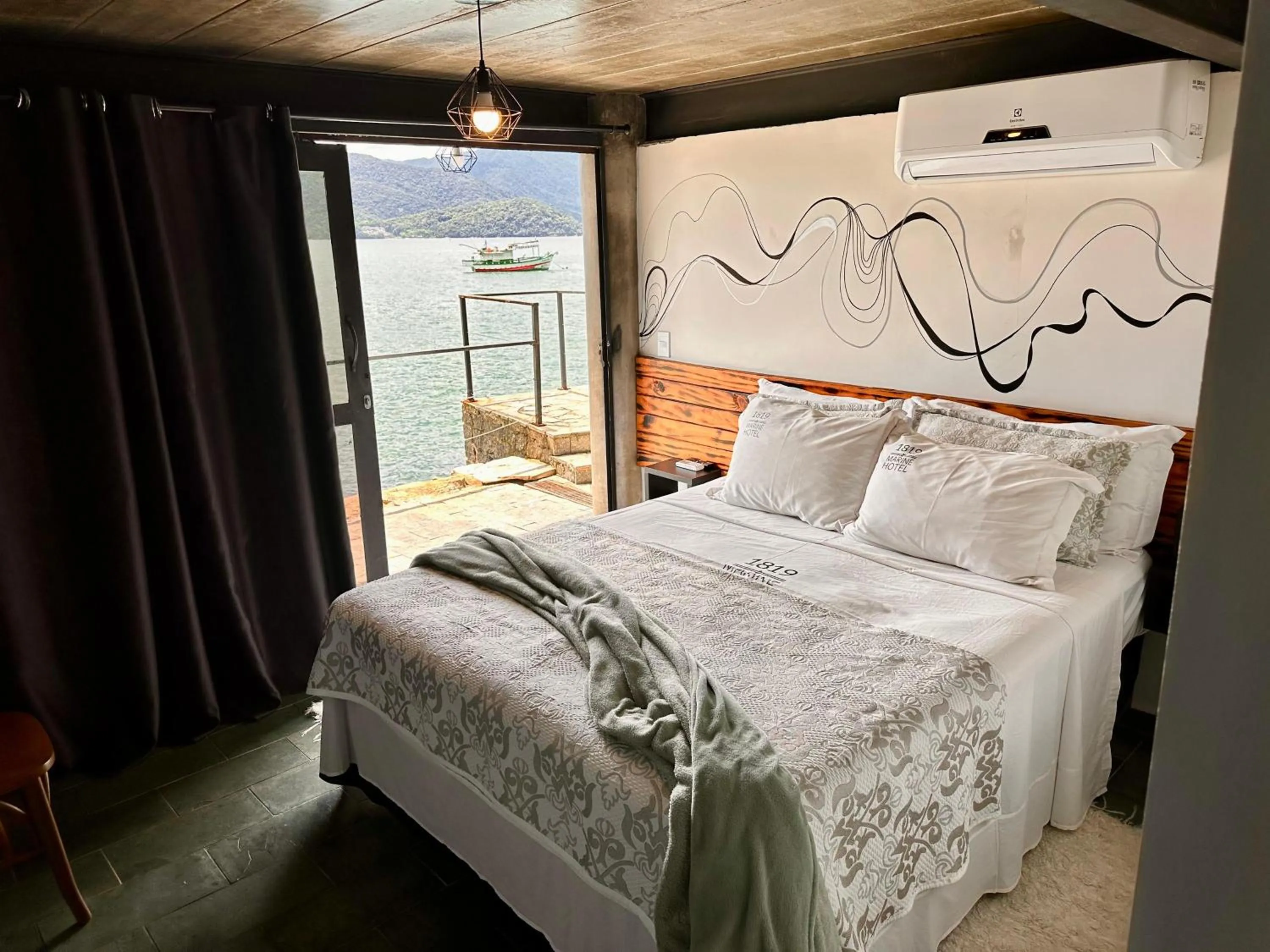 Bed in 1819 Marine Hotel