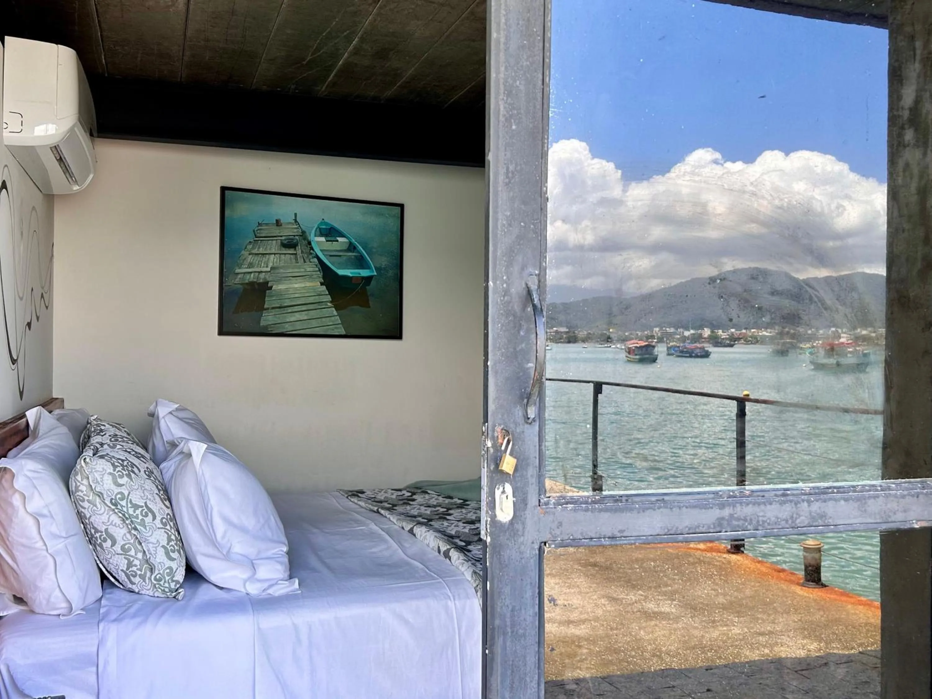 Bed in 1819 Marine Hotel