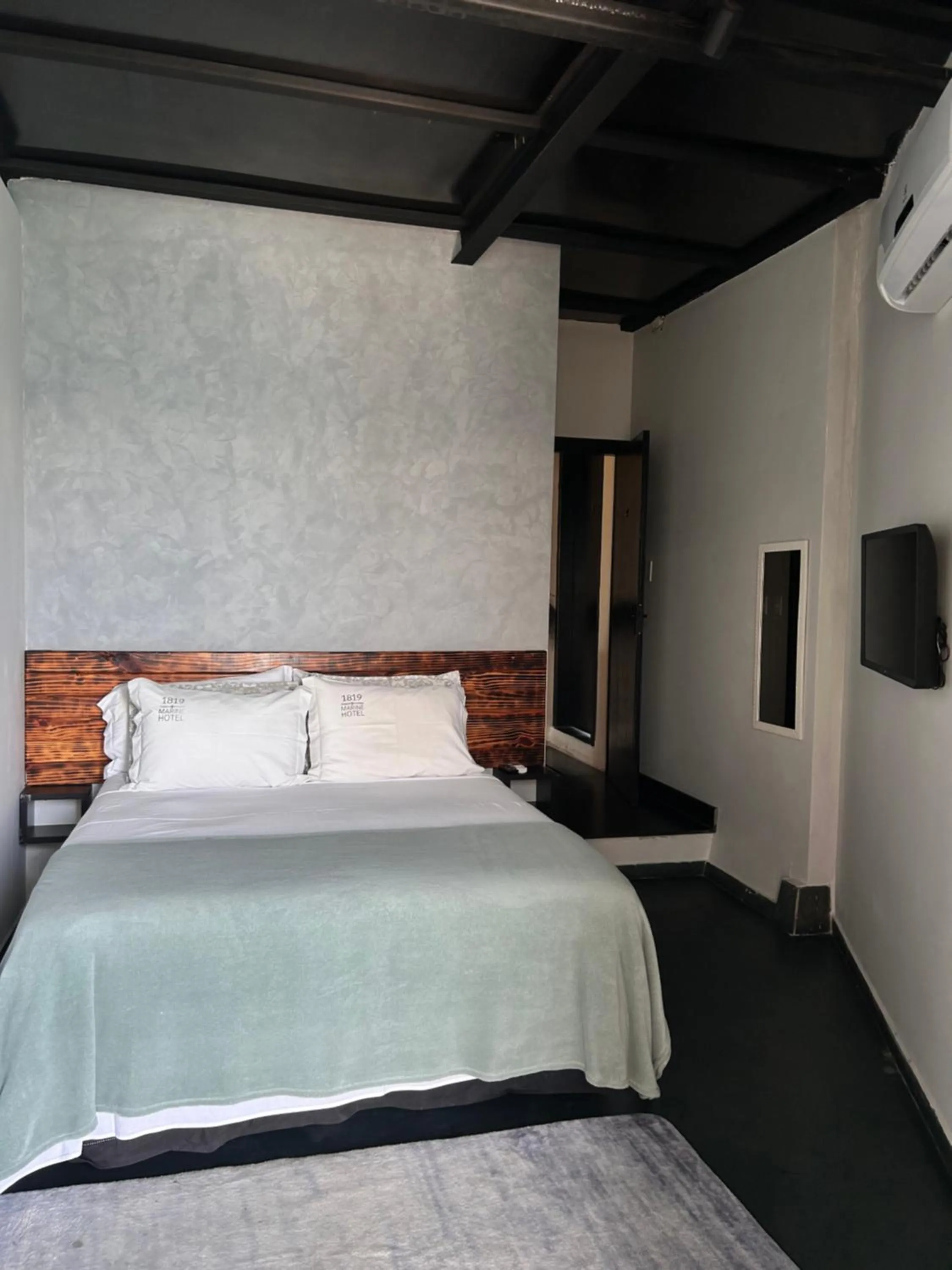 Bed in 1819 Marine Hotel