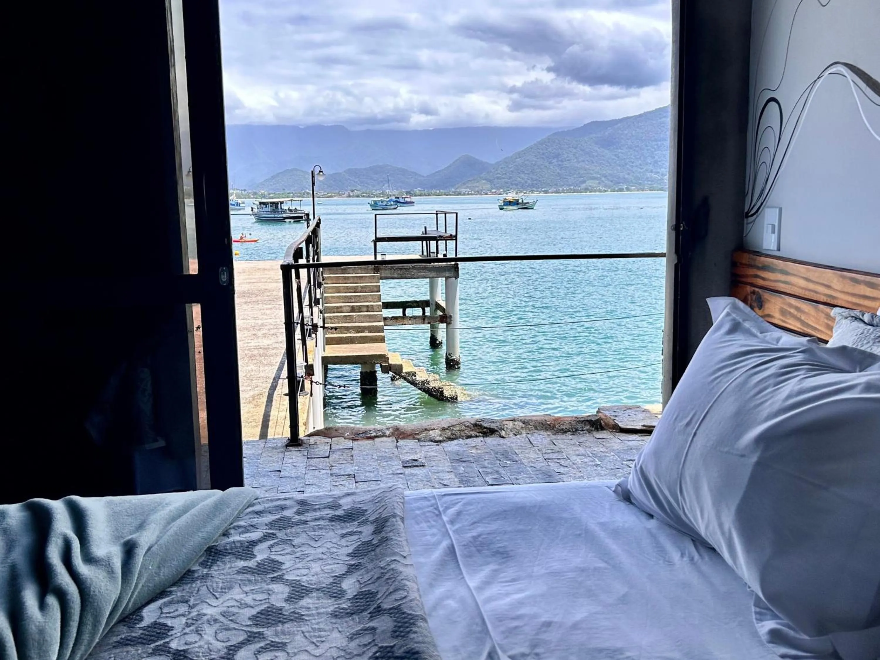 Sea view, Bed in 1819 Marine Hotel