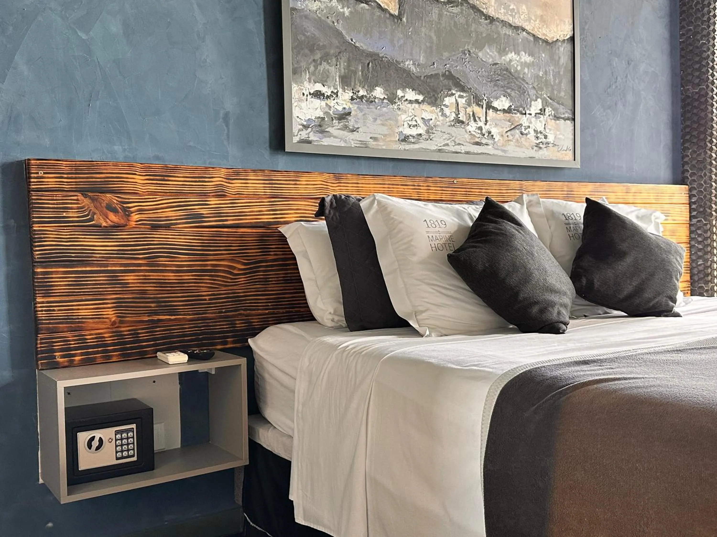 Bed in 1819 Marine Hotel