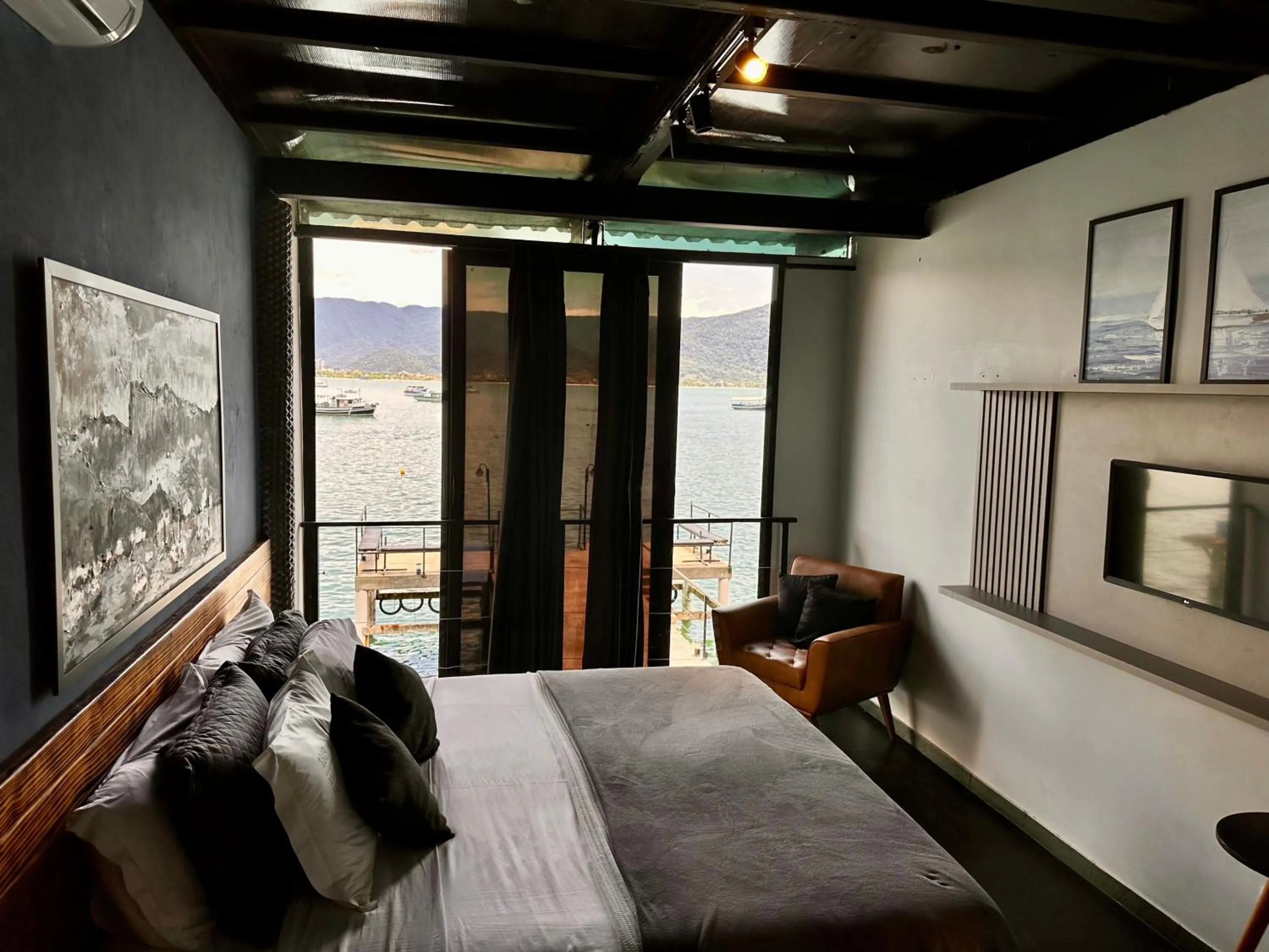 Bed in 1819 Marine Hotel