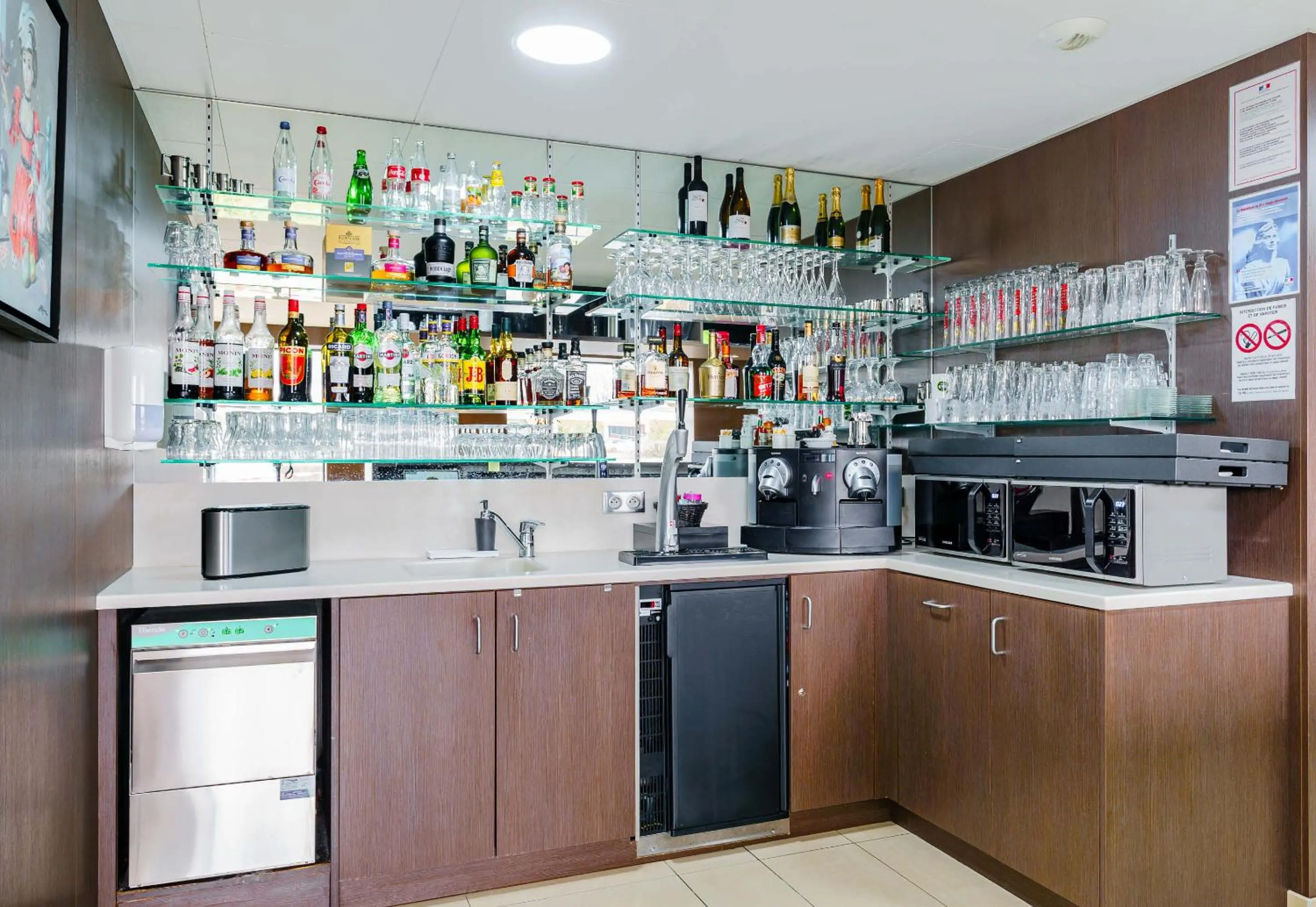 Communal kitchen in B&B HOTEL Saint-Avold Nord