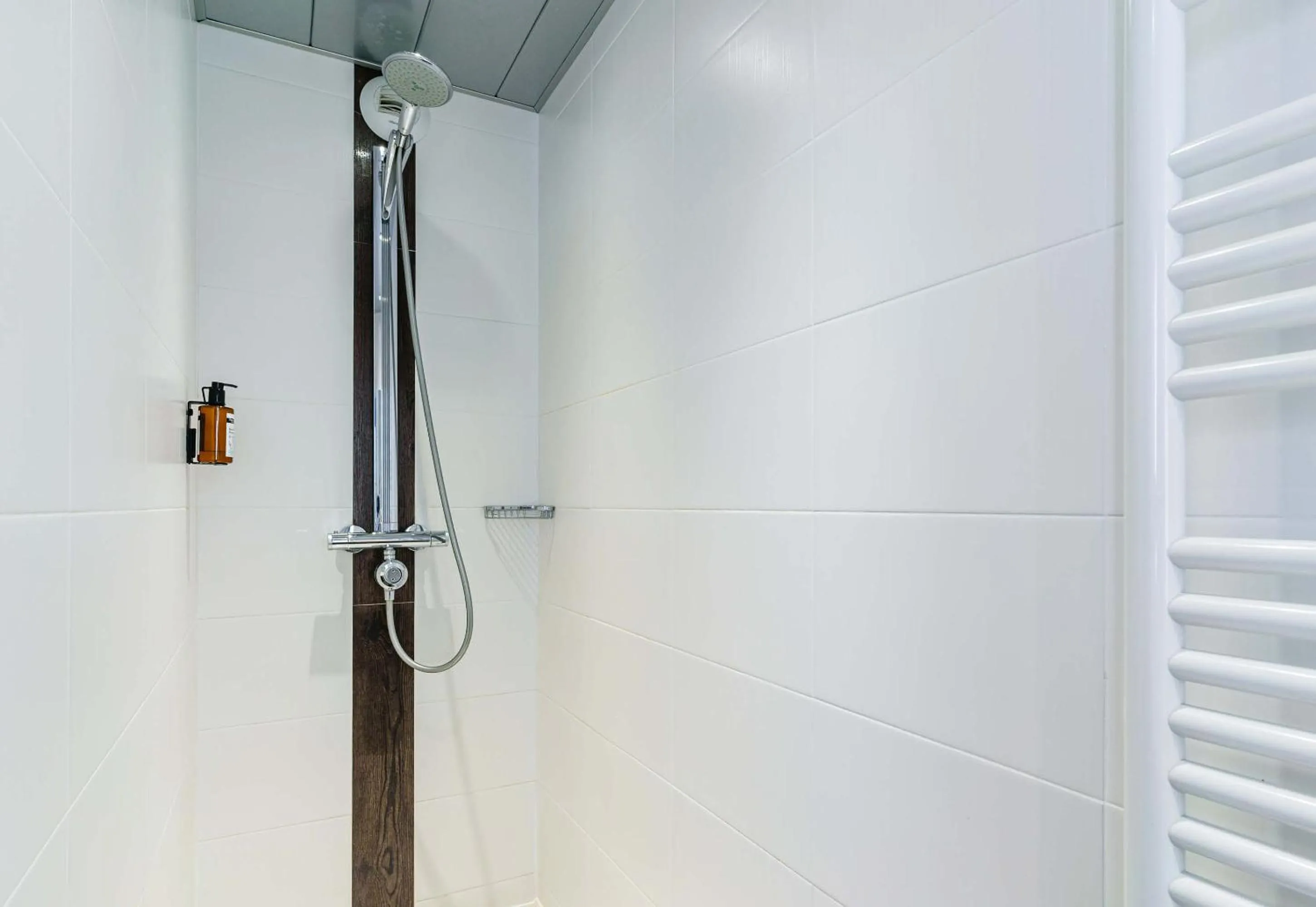 Shower in B&B HOTEL Saint-Avold Nord