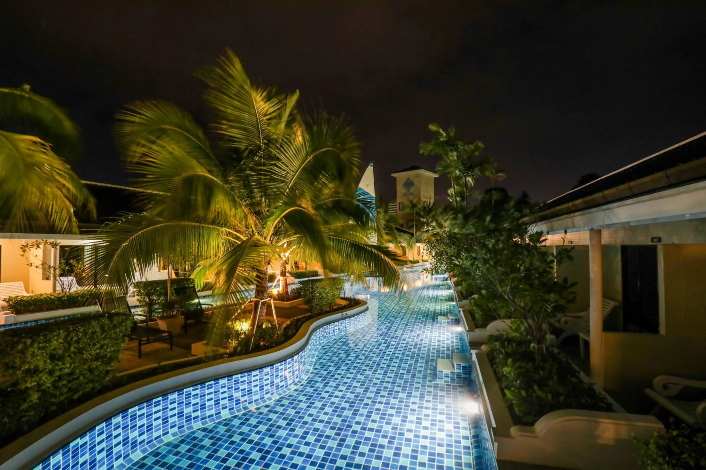 Tuana Hotels Brook Pool Access