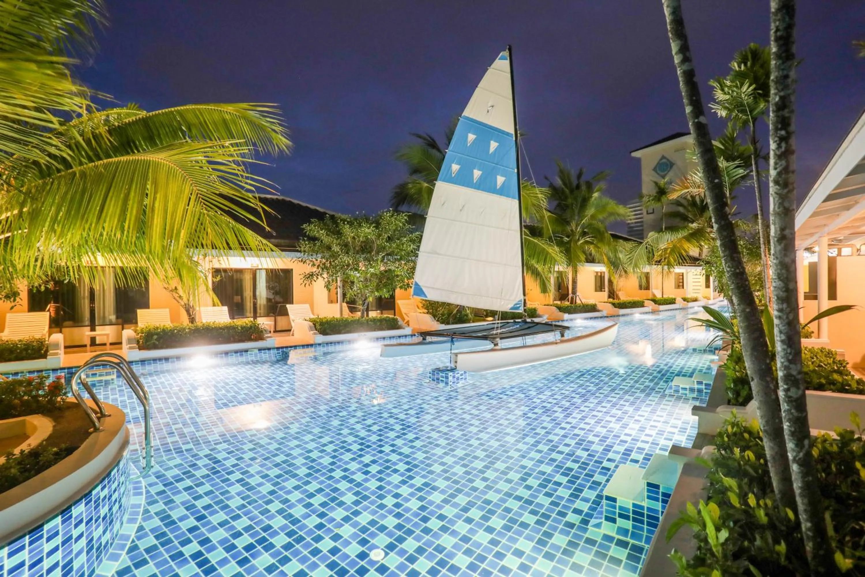 Tuana Hotels Brook Pool Access