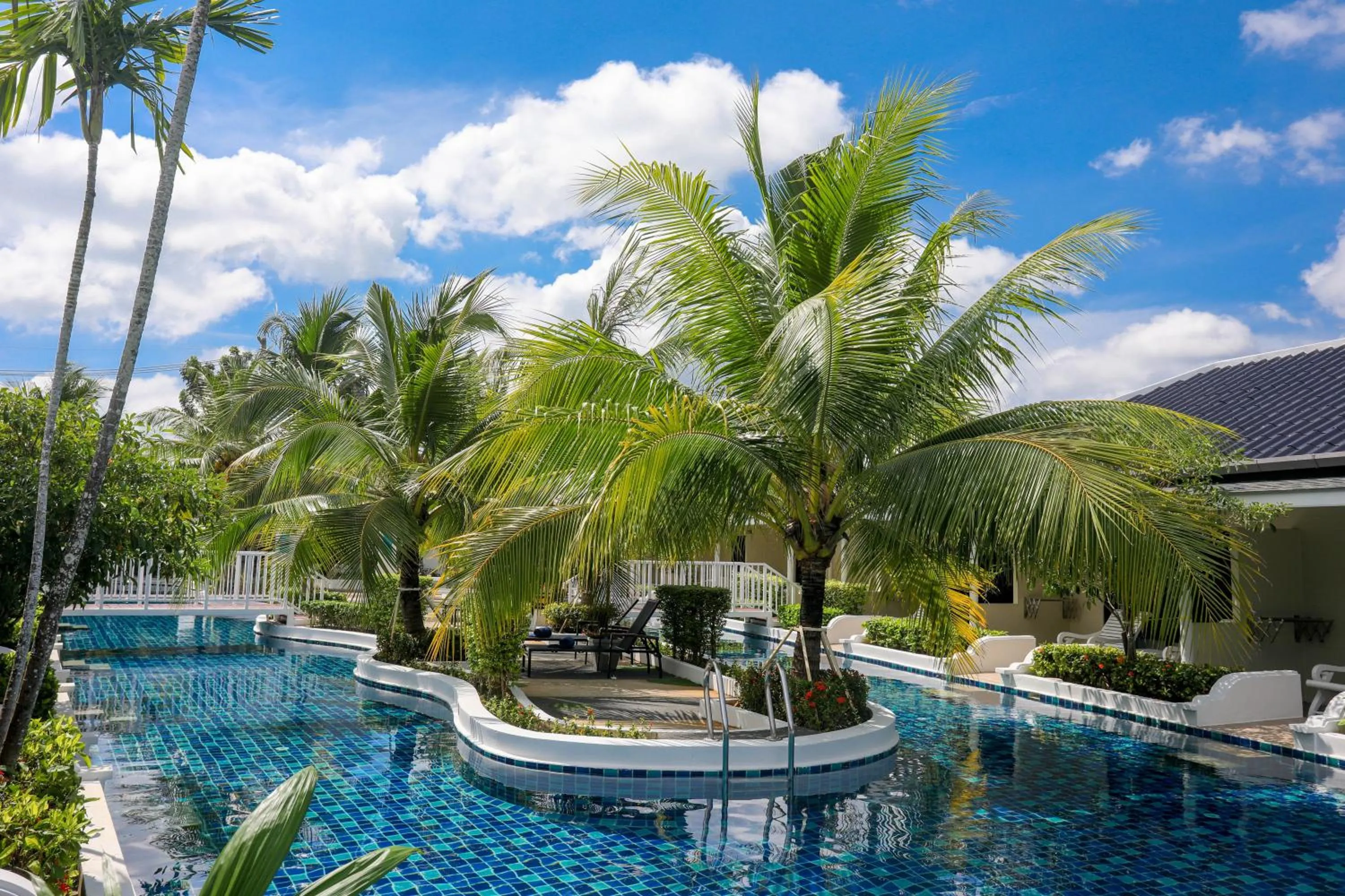 Tuana Hotels Brook Pool Access